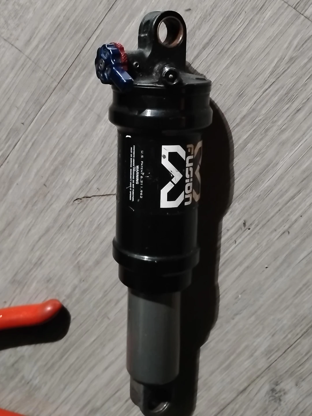 Risse suspension shock absorber