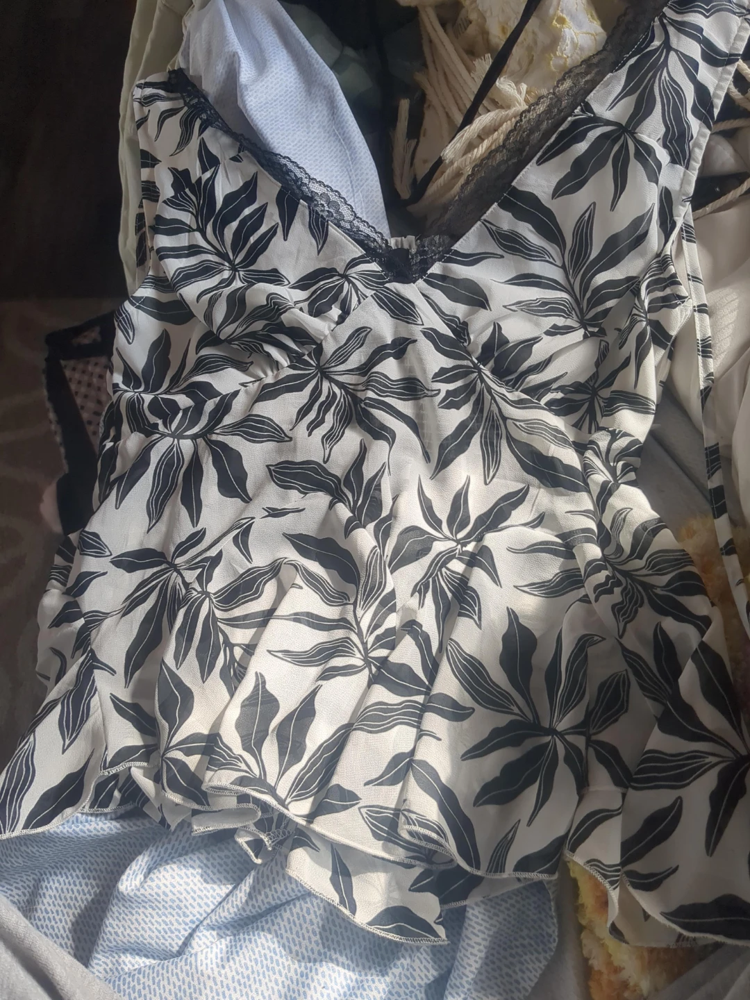 Forever 21 Black & White Leaf Print Smocked Tank Top - XL