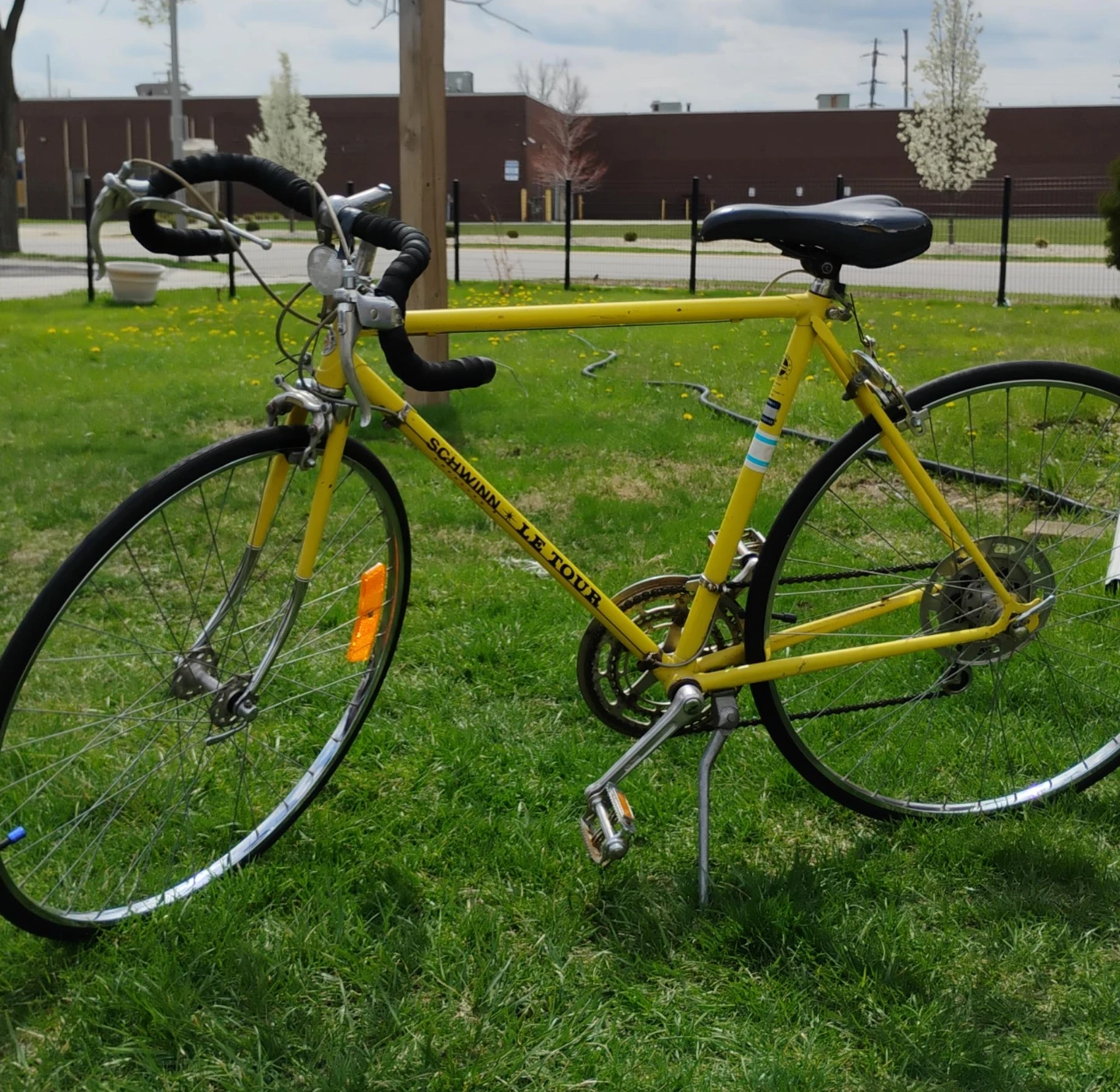 Yellow Schwinn Le Tour Road Bike