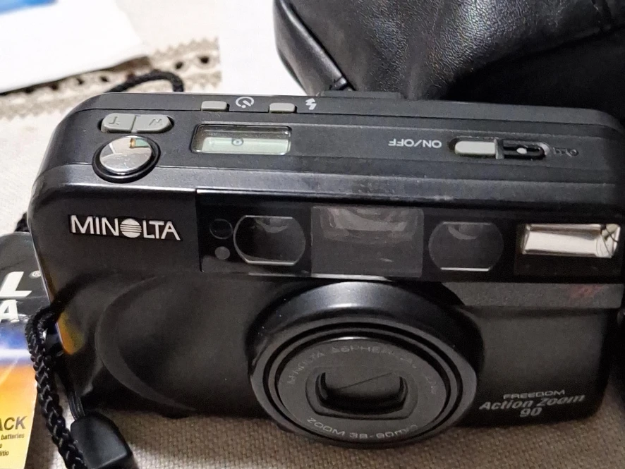 Minolta Freedom Action Zoom 90 Camera