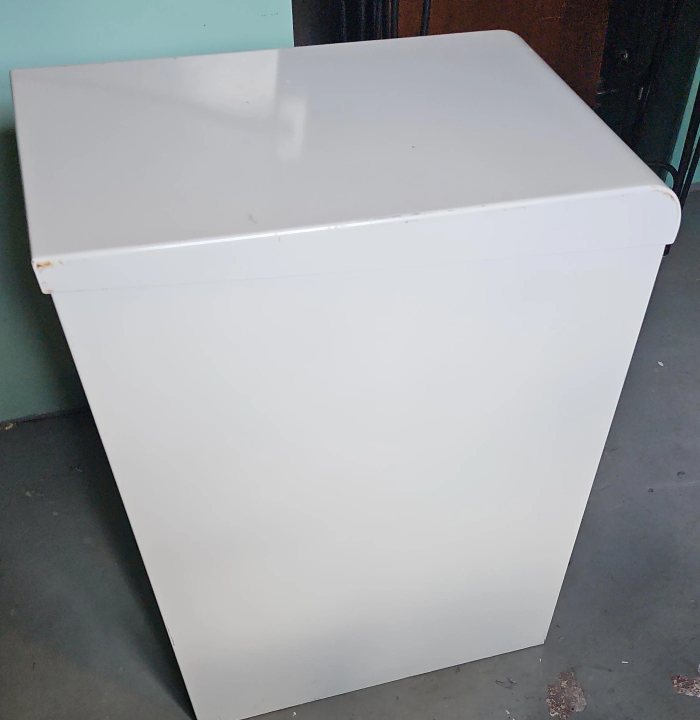 White Metal Storage Bin with Lid
