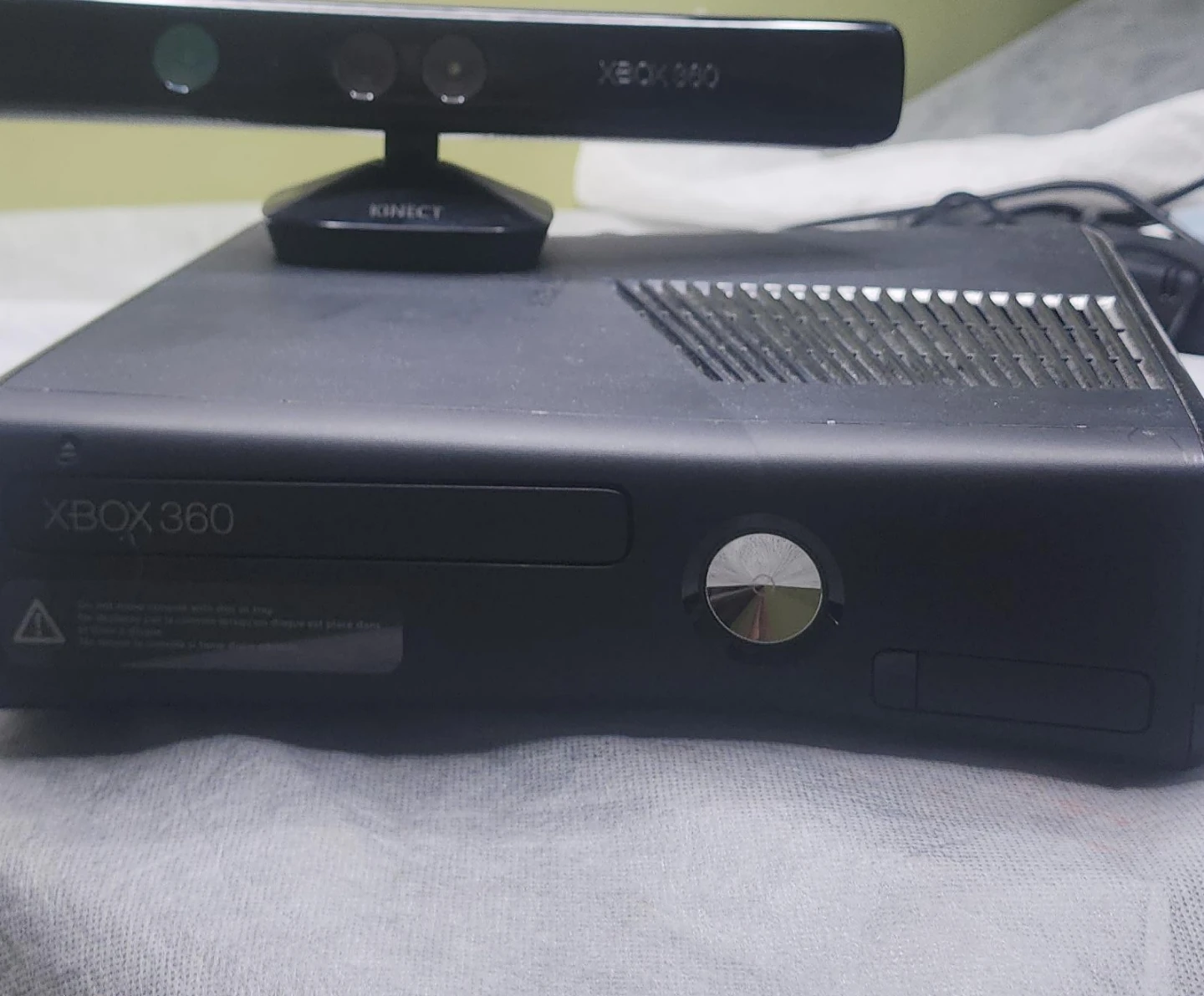 Xbox 360 Console with Kinect Sensor - photo 2