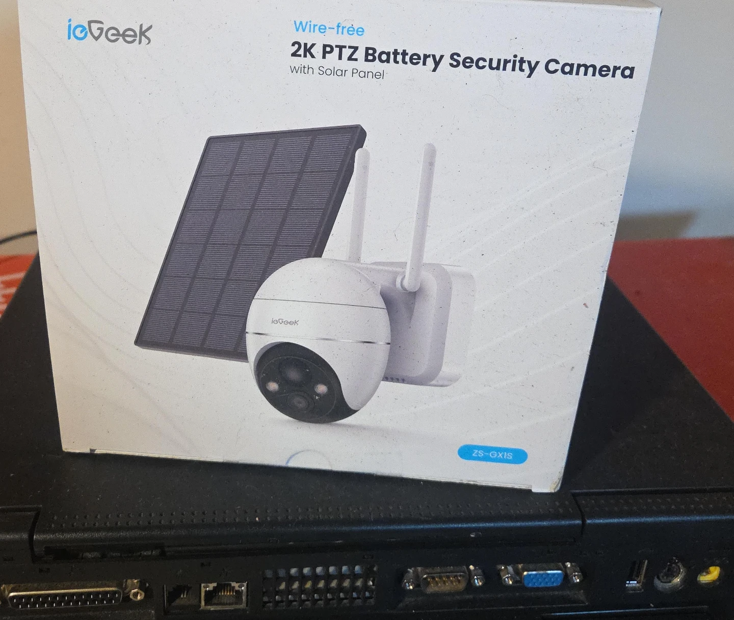IoGeek 2K PTZ Battery Security Camera with Solar Panel