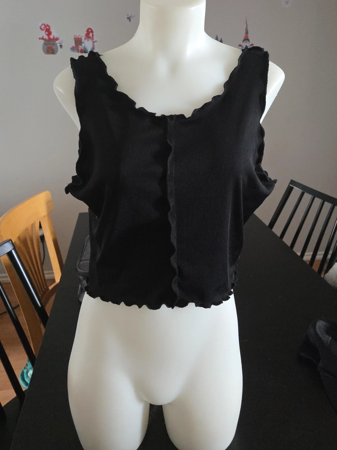 Black Ribbed Lettuce Hem Crop Tank Top