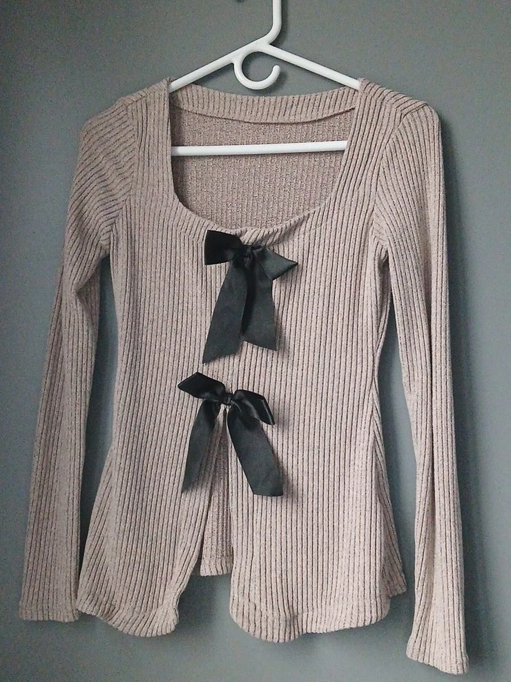 Ribbed Long Sleeve Top with Bows (shein)