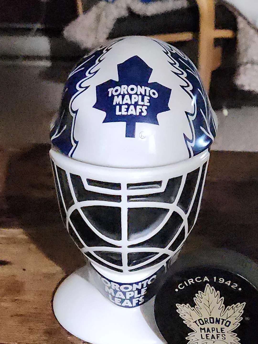Toronto Maple Leafs Goalie Mask & Puck