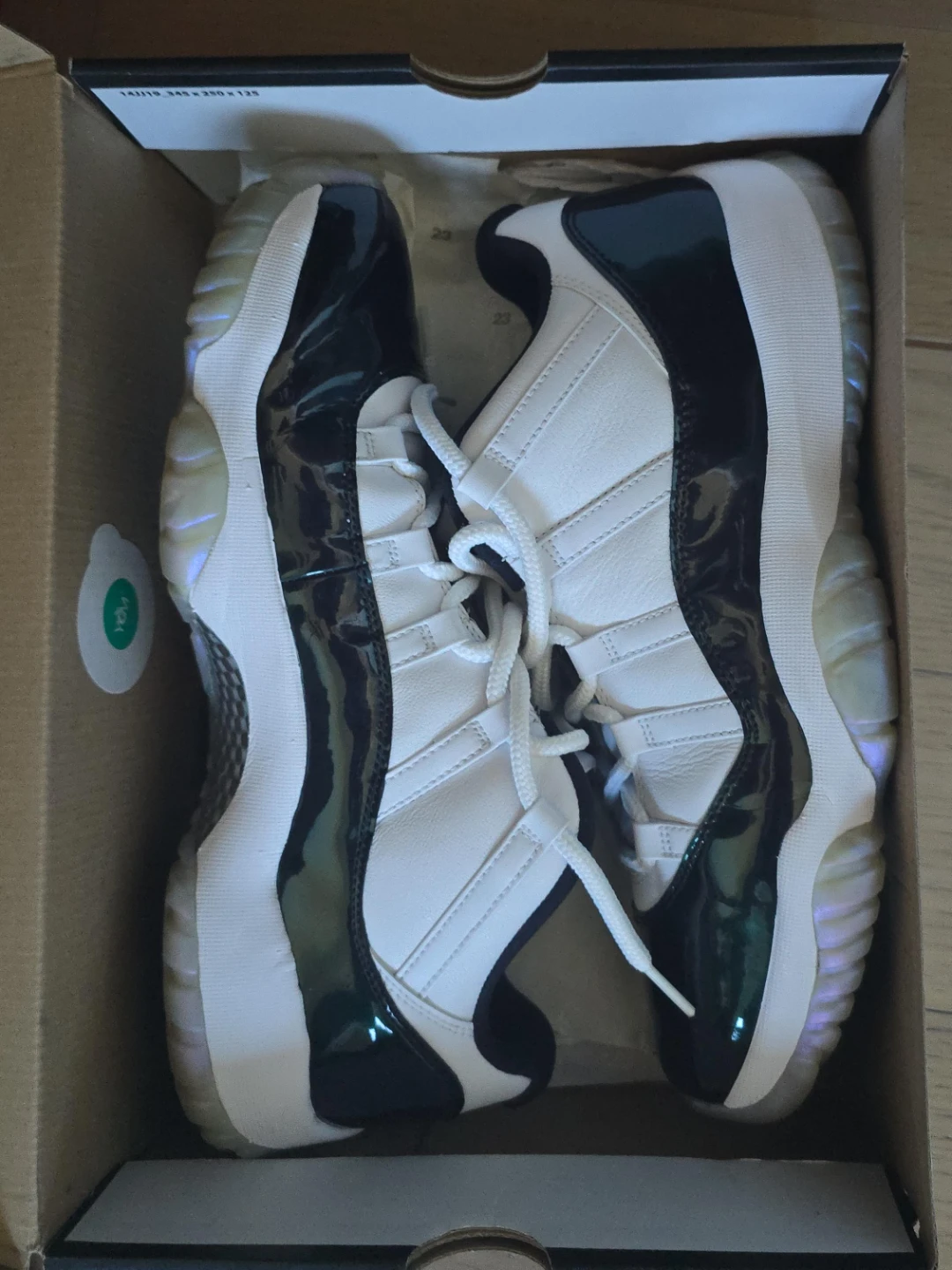 Air Jordan 11 Retro Low White Black
