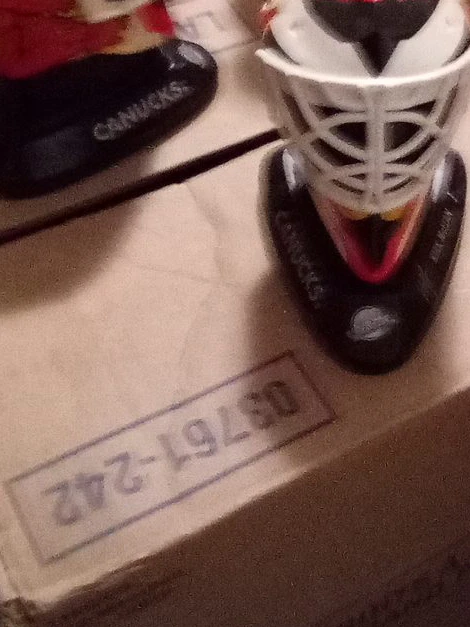 Vancouver Canucks Goalie Mask & Skate Bobbleheads