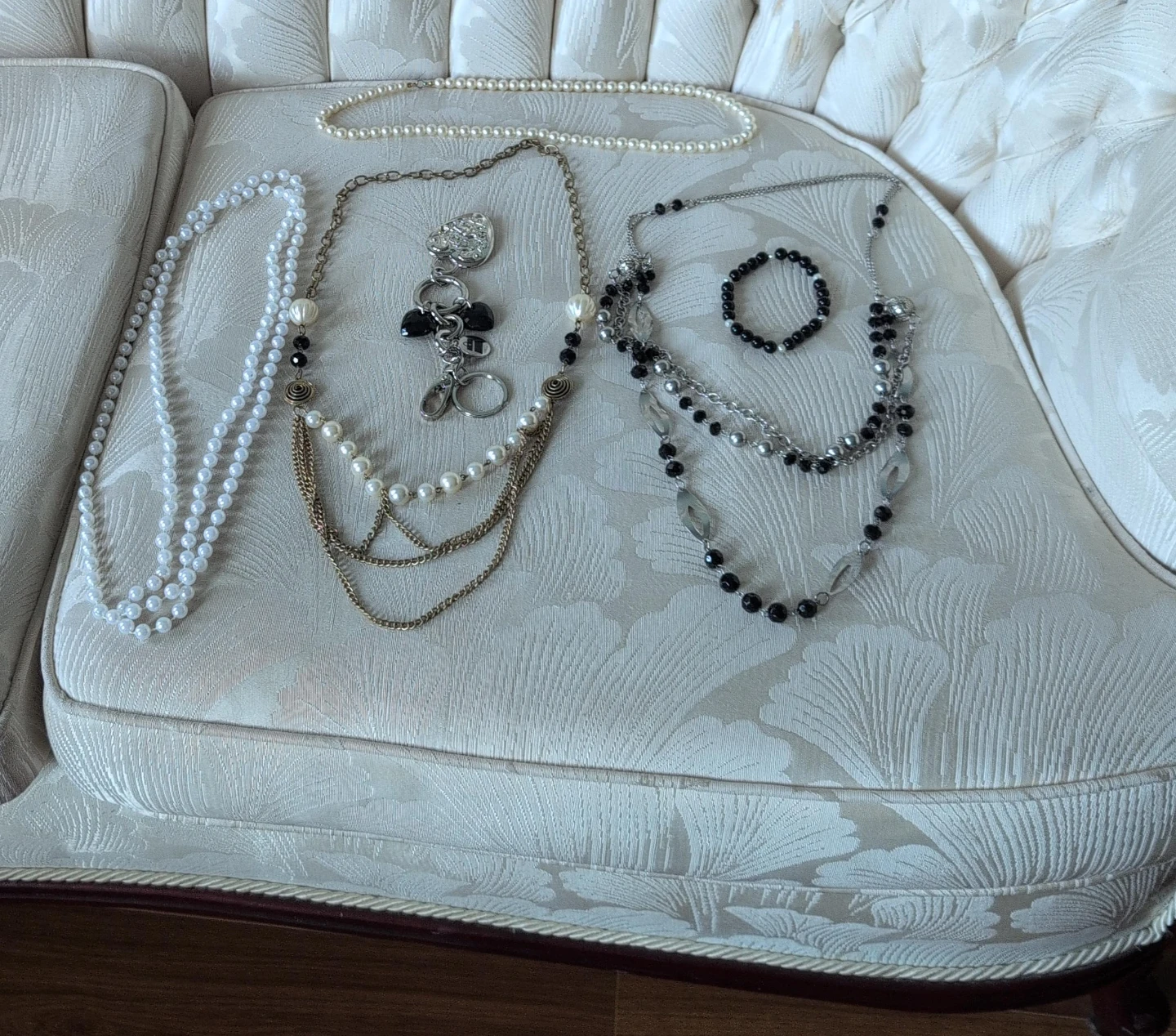 Set of 4 Necklaces and 1 Bracelet