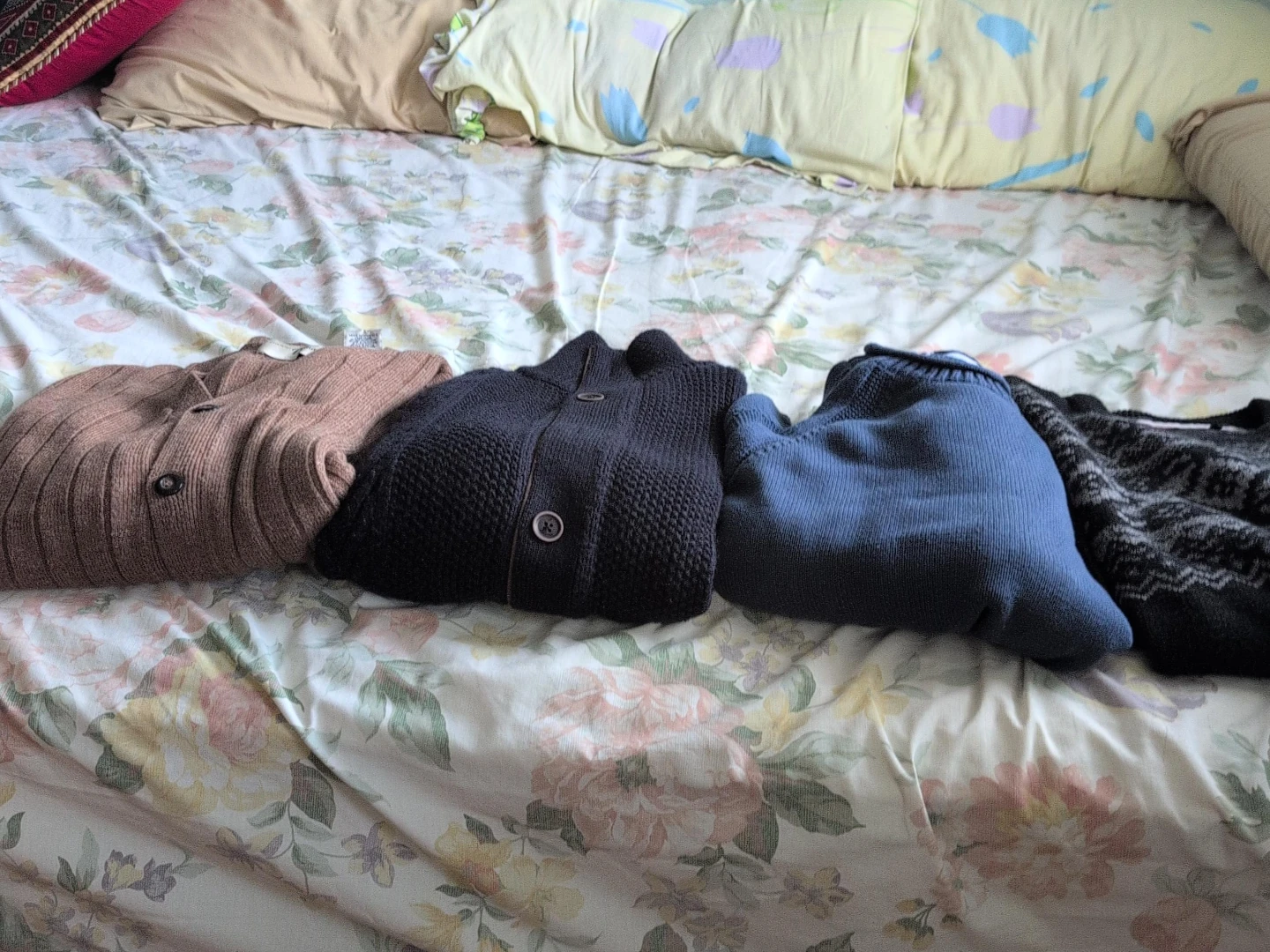 Lot of 4 Mens Sweaters