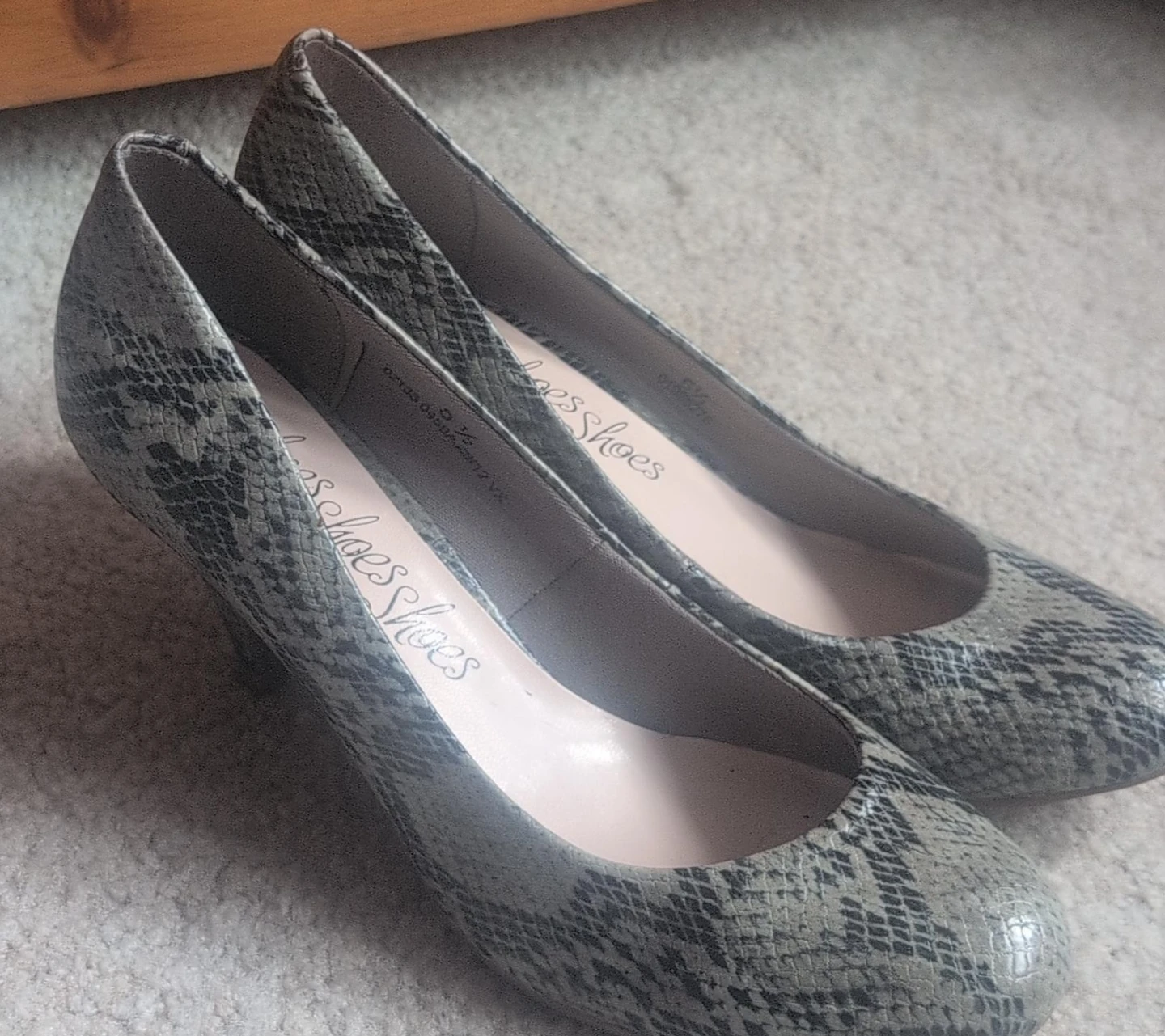 Women's Grey Snake Print Heels Size 6.5