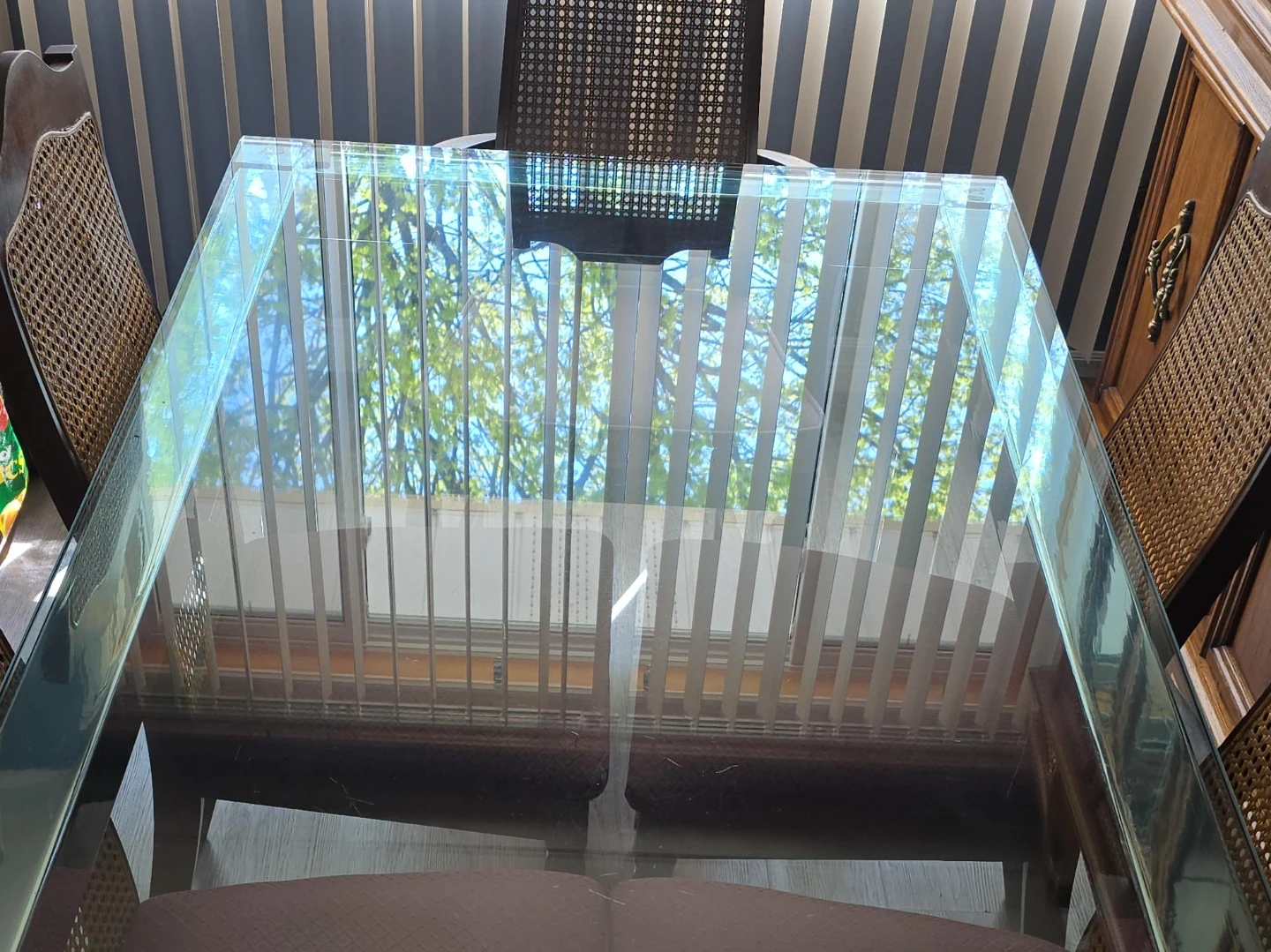 Chrome legs,Glass Dining Table Top