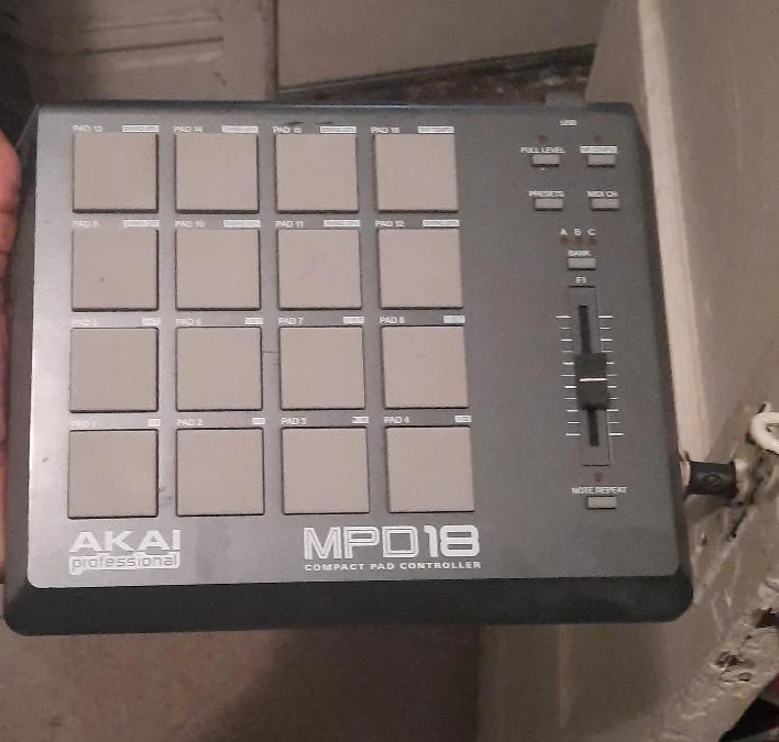 Akai MPD18 Compact Pad Controller