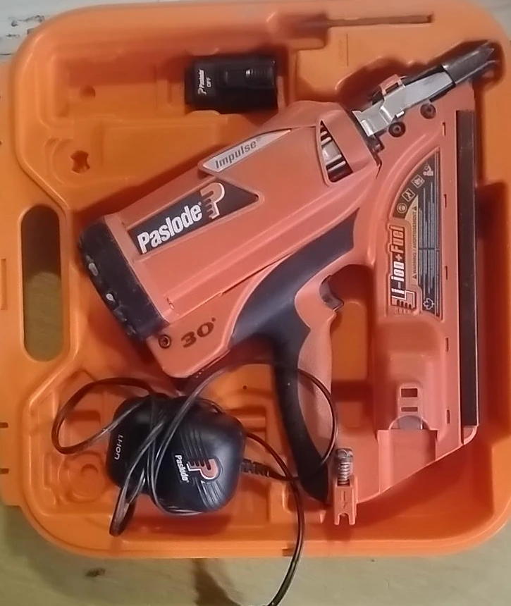 Paslode 30° Li-Ion + Fuel Cordless Framing Nailer