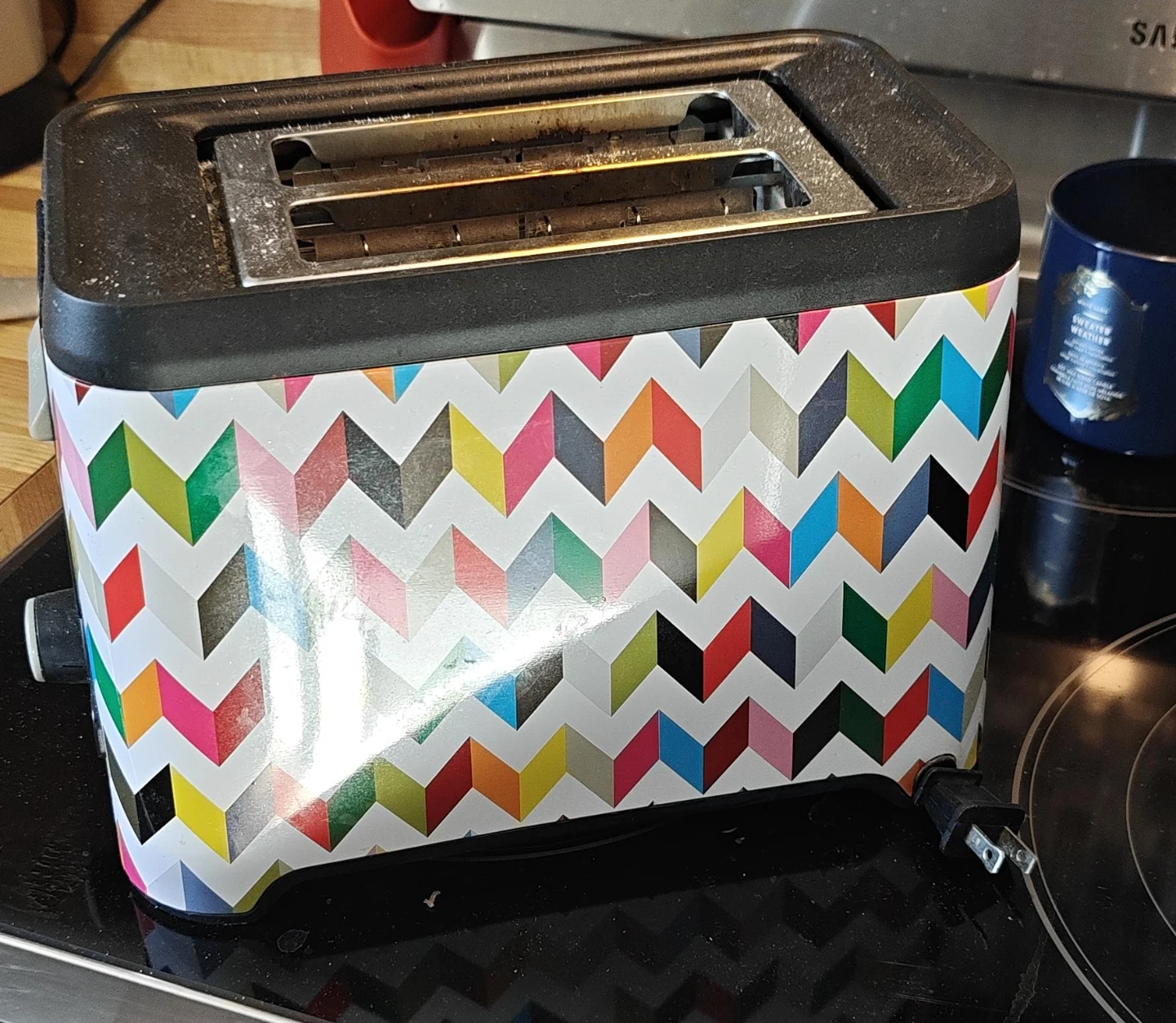 Oster 2-Slice Toaster - Colourful Chevron Design