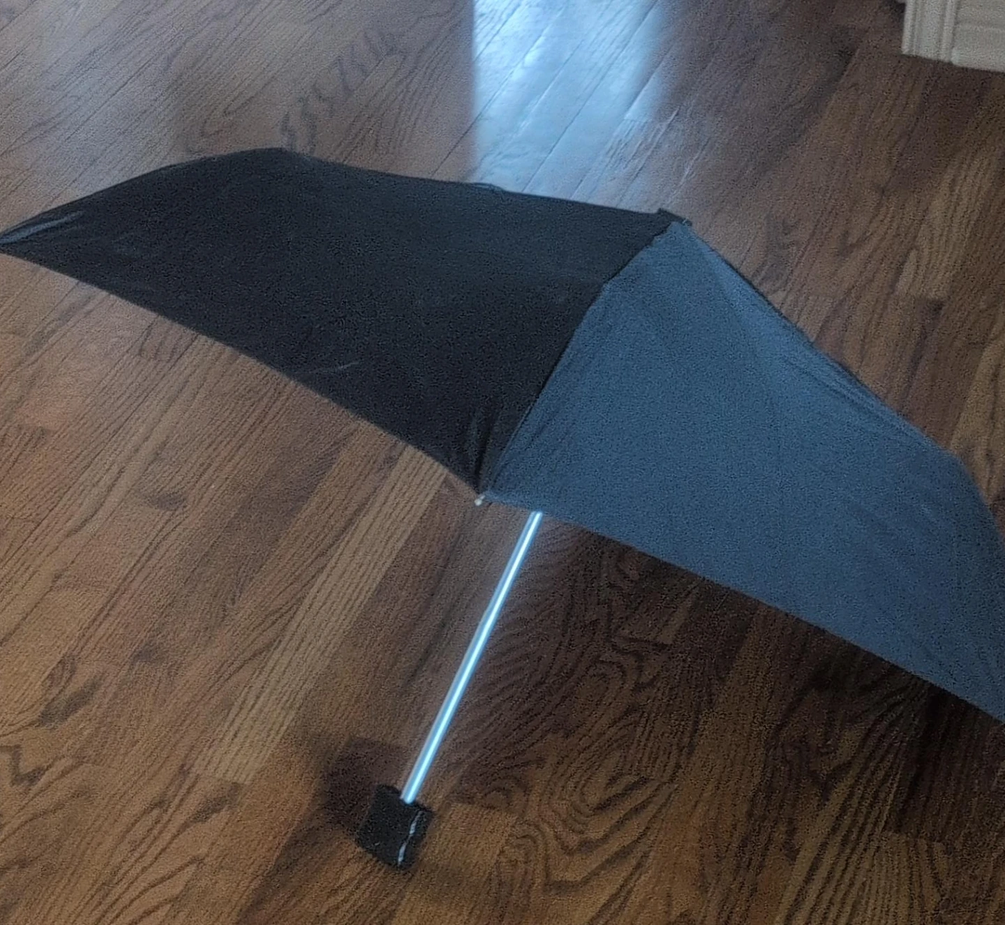Black compact umbrella