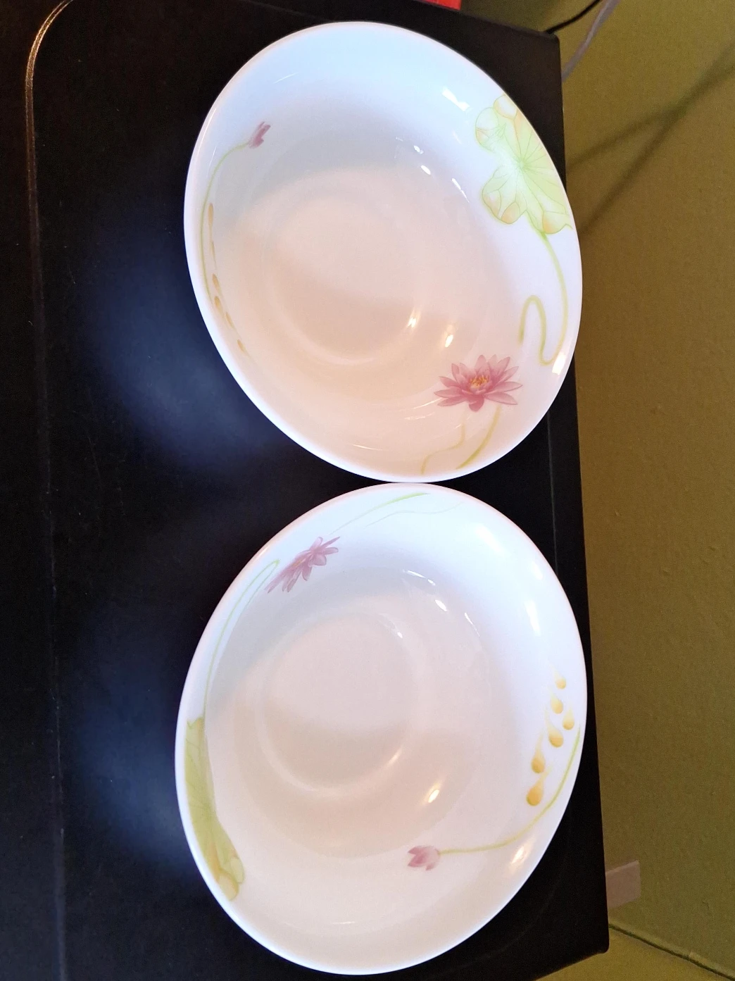 White bowls with floral design (set of 2)
