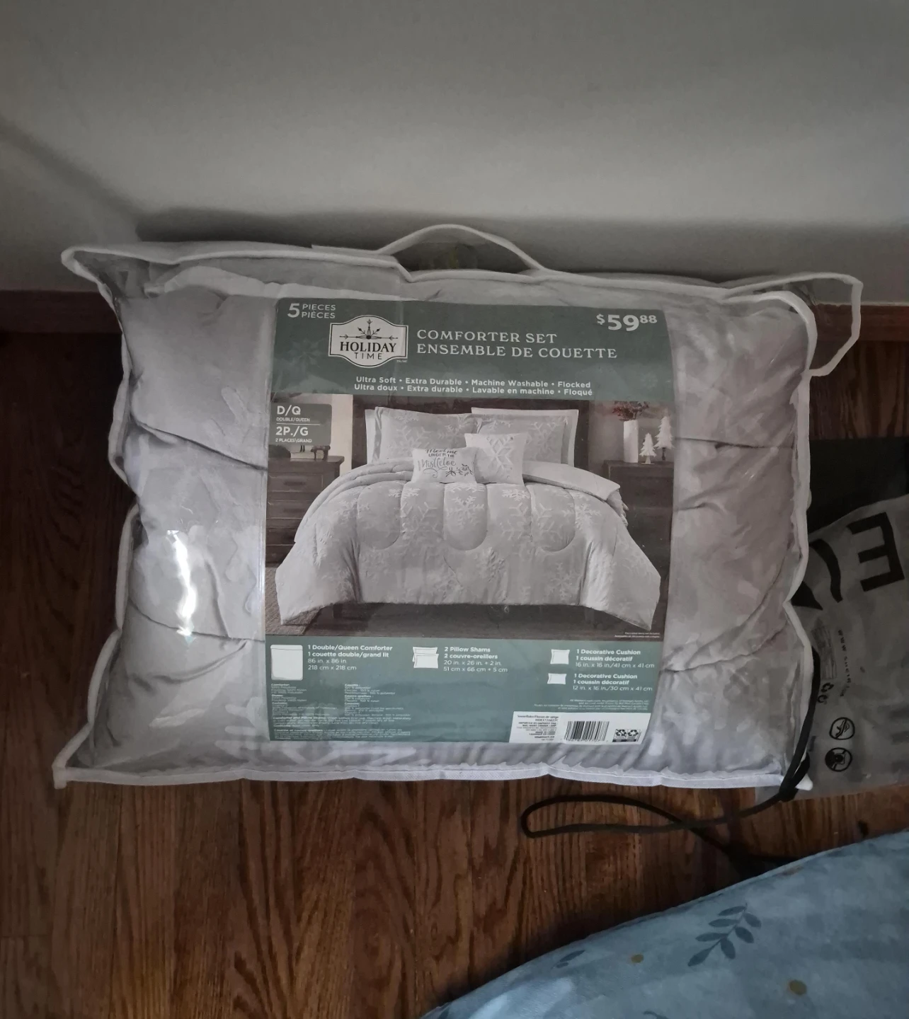Holiday Time Snowflake Comforter Set
