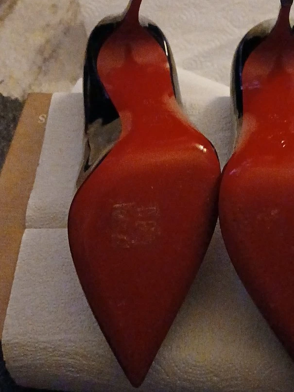 Christian Louboutin Hot Chick 100 Patent Heels Black Size 39 - photo 2