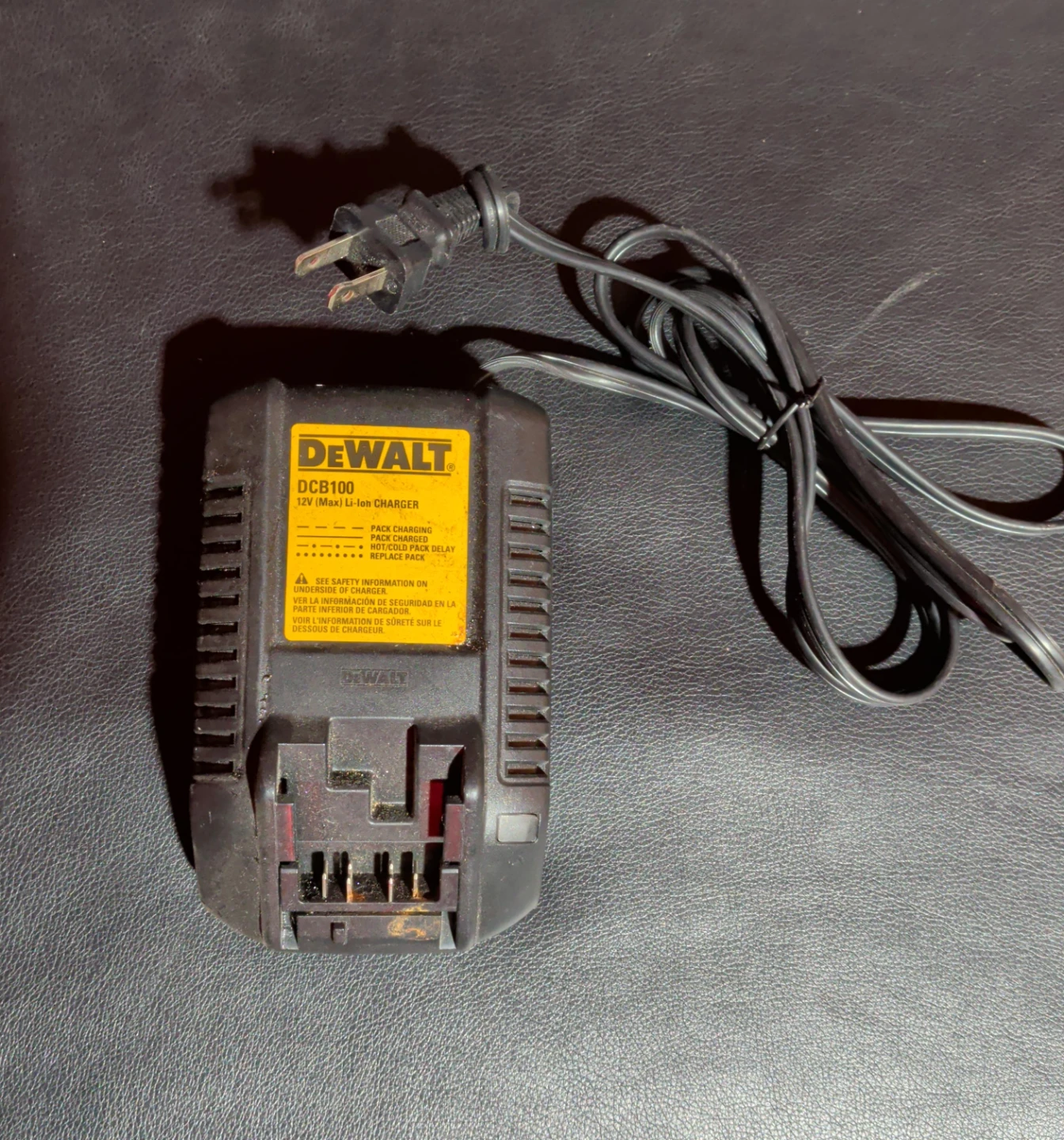 DeWalt DCB100 12V (Max) Li-Ion Charger