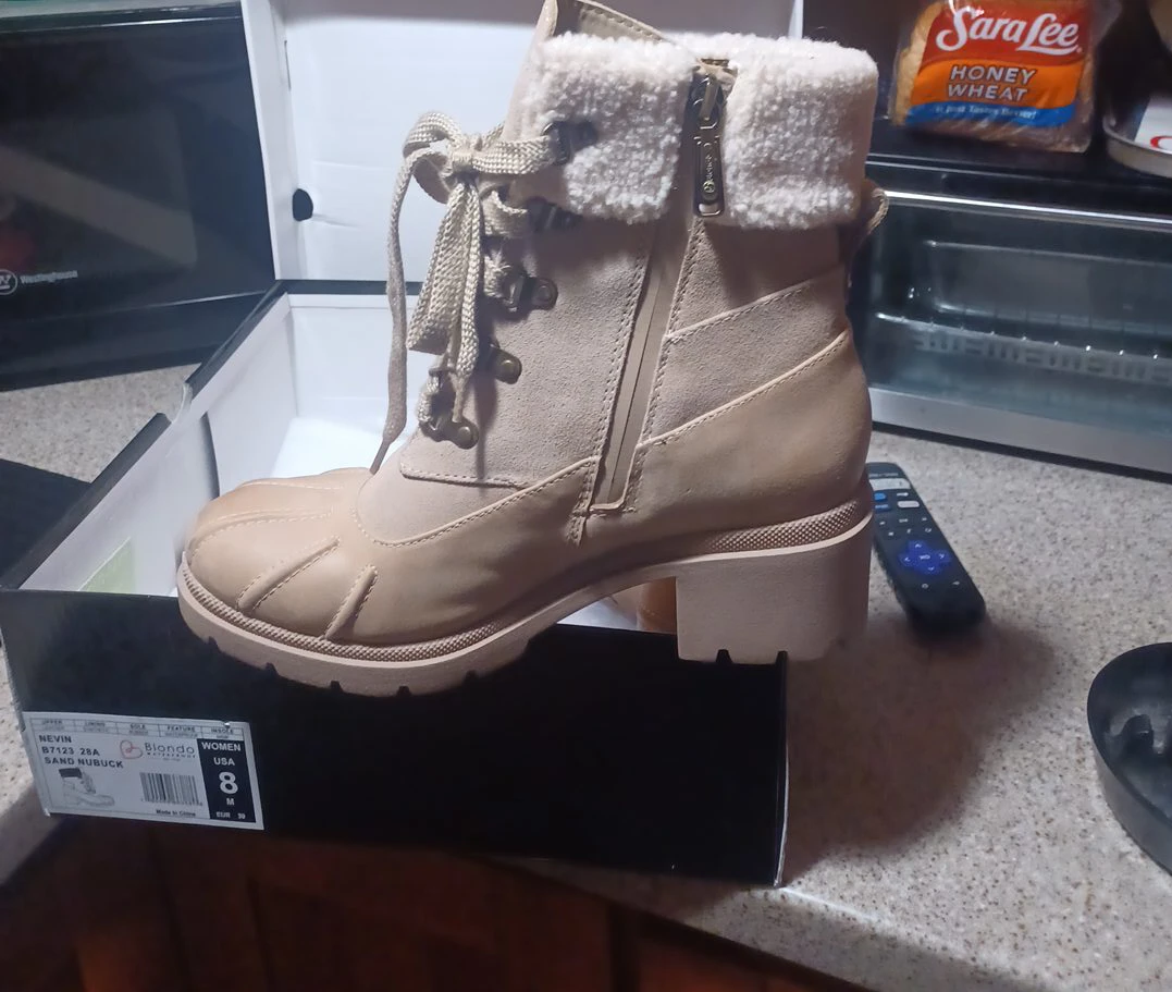 Blondo Nevin Sand Nubuck Women's Boots Size 8