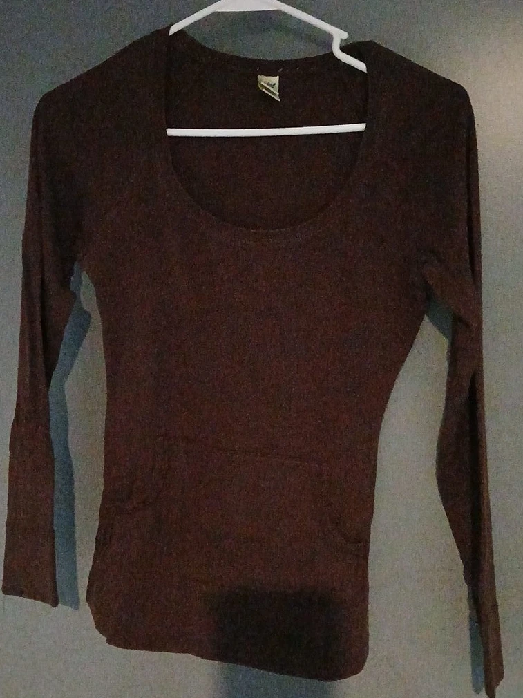 KAVIO! Long Sleeve Scoop Neck Tops - Medium (2 Pack)