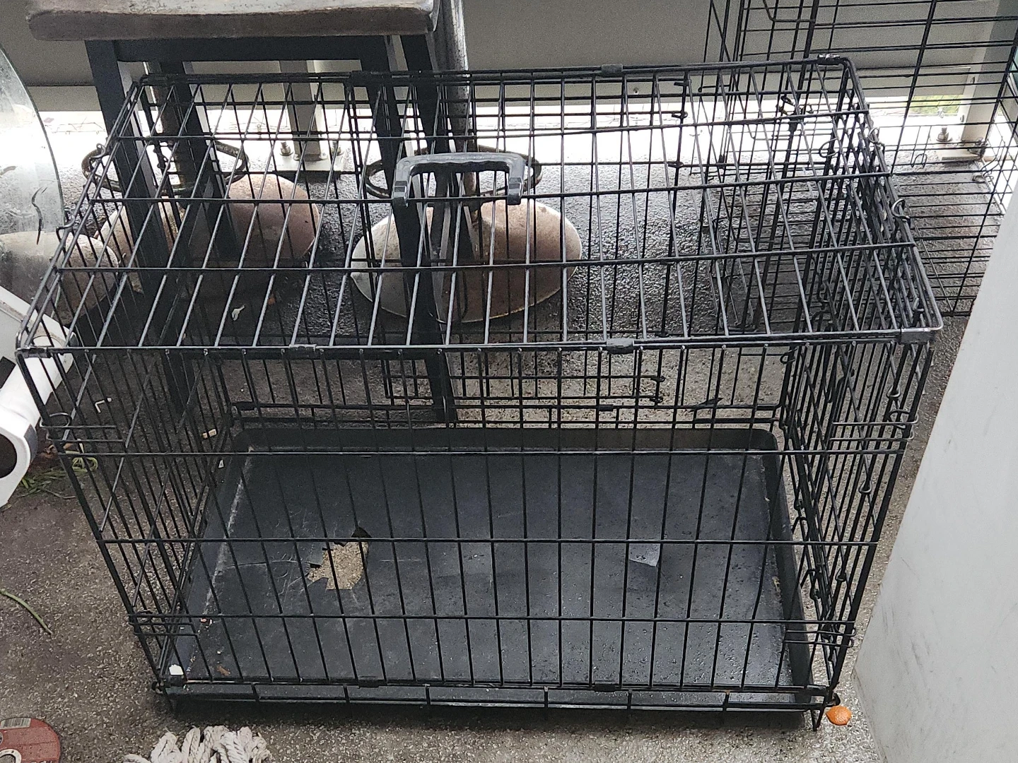 Black Metal Dog Crate with Tray