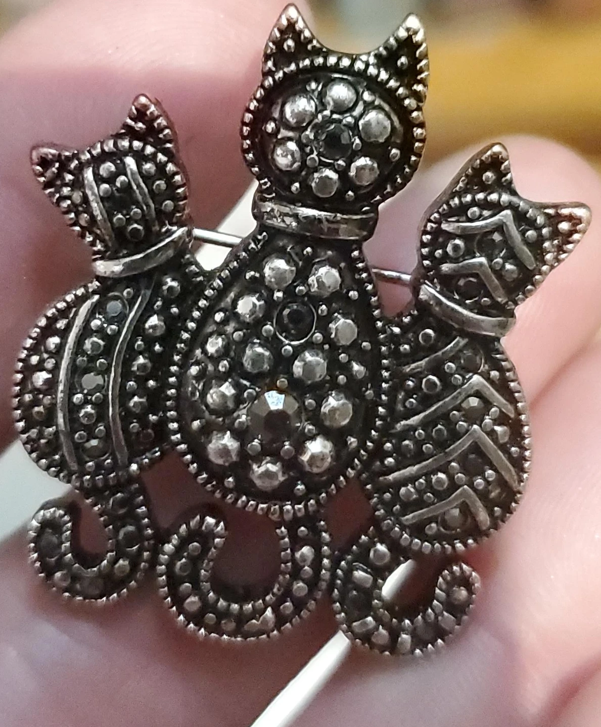 Silver Tone Cat Brooch with Rhinestones