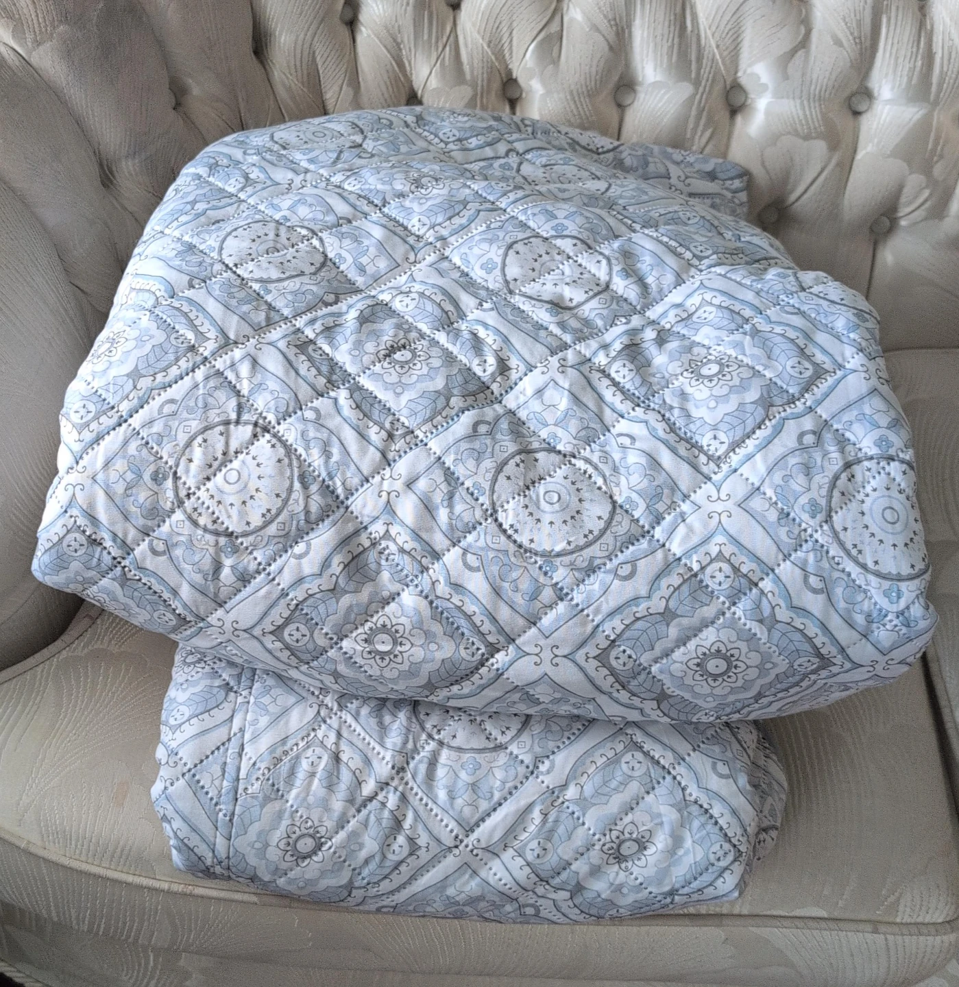 Quilted sofa covers