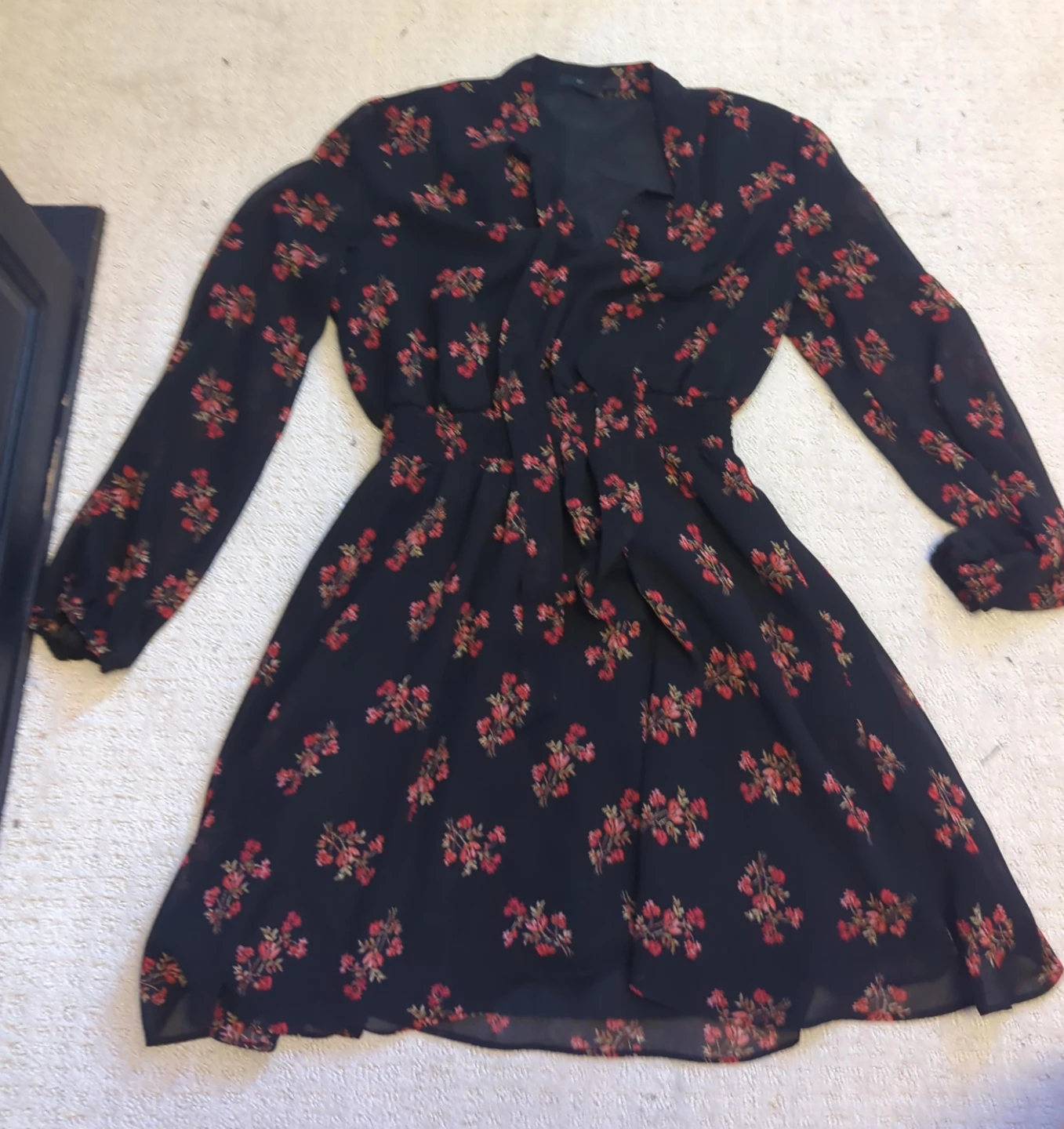Forever 21 Black Floral Long Sleeve Dress