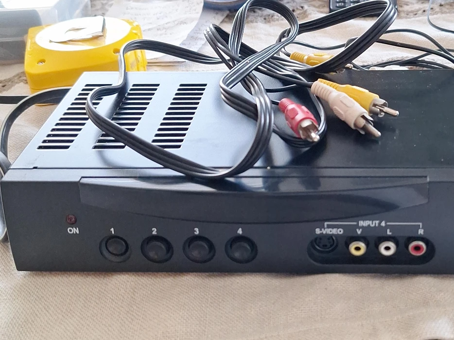 Black RCA Video/Audio Switcher
