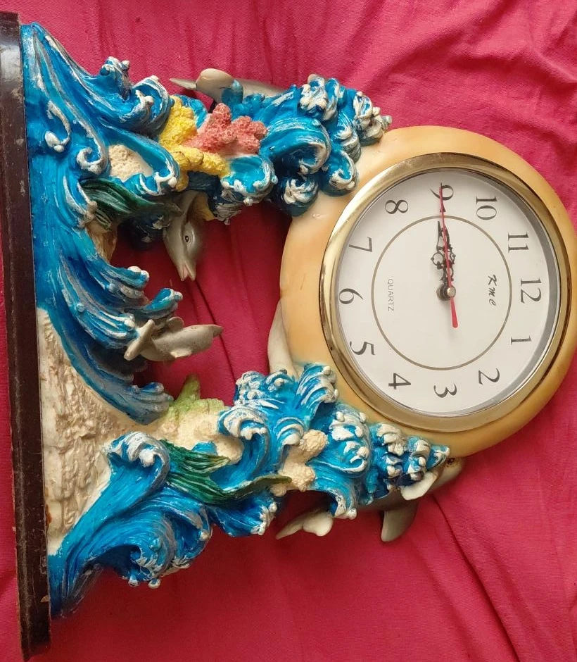 Dolphin Wave Quartz Clock