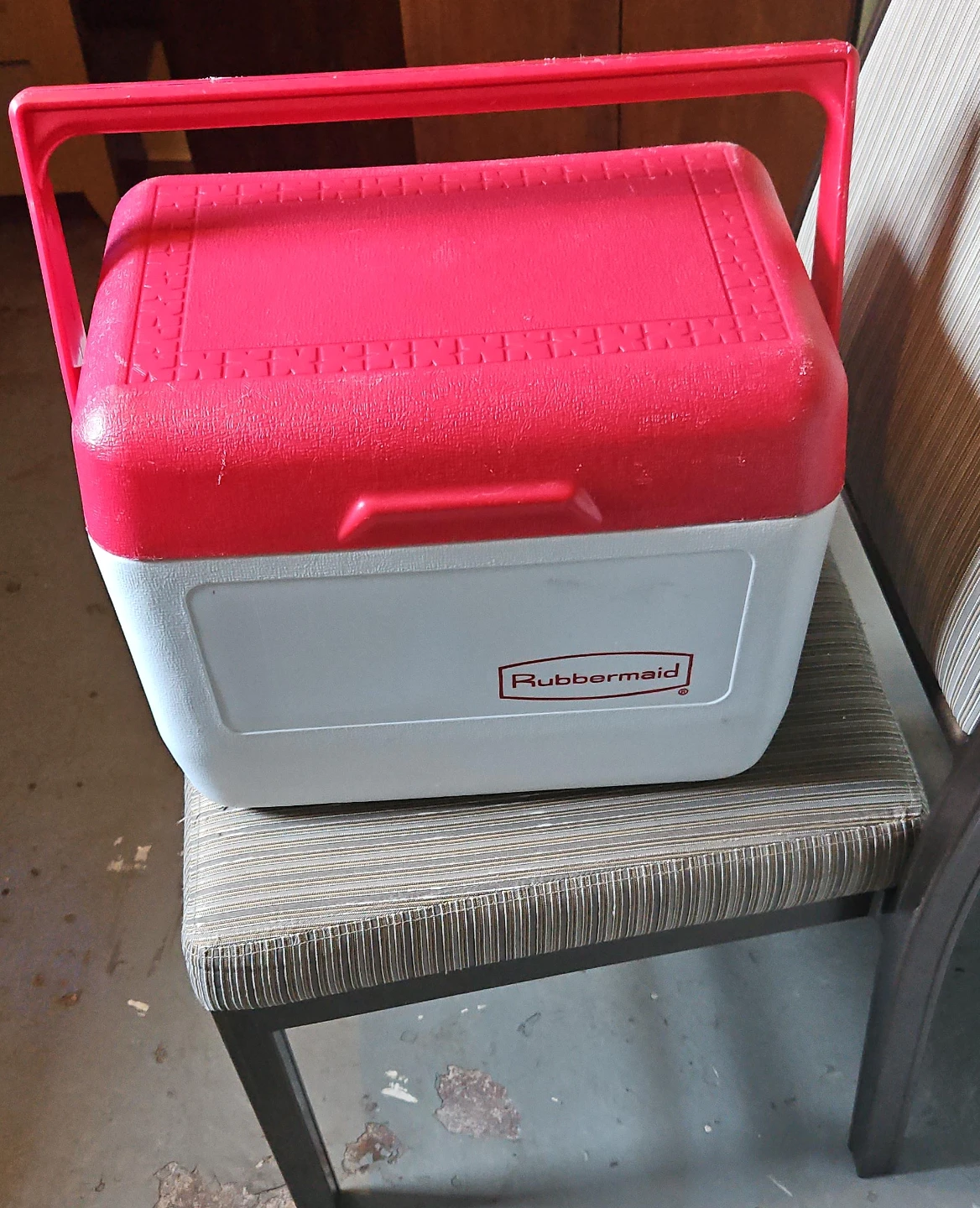 Rubbermaid Cooler Red/White