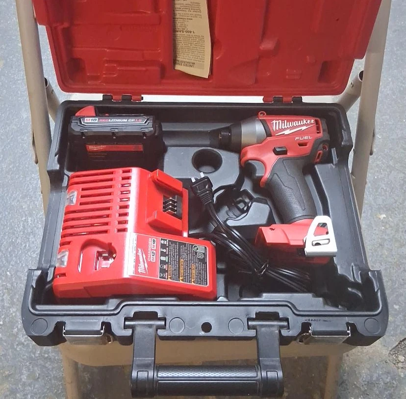 Milwaukee M18 FUEL Impact Wrench Kit with Battery and Charger