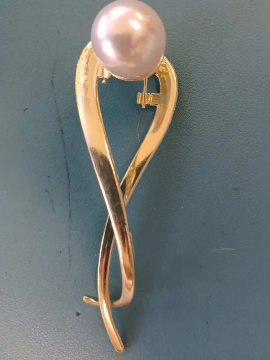 Gold Tone Hair clip with Pearl