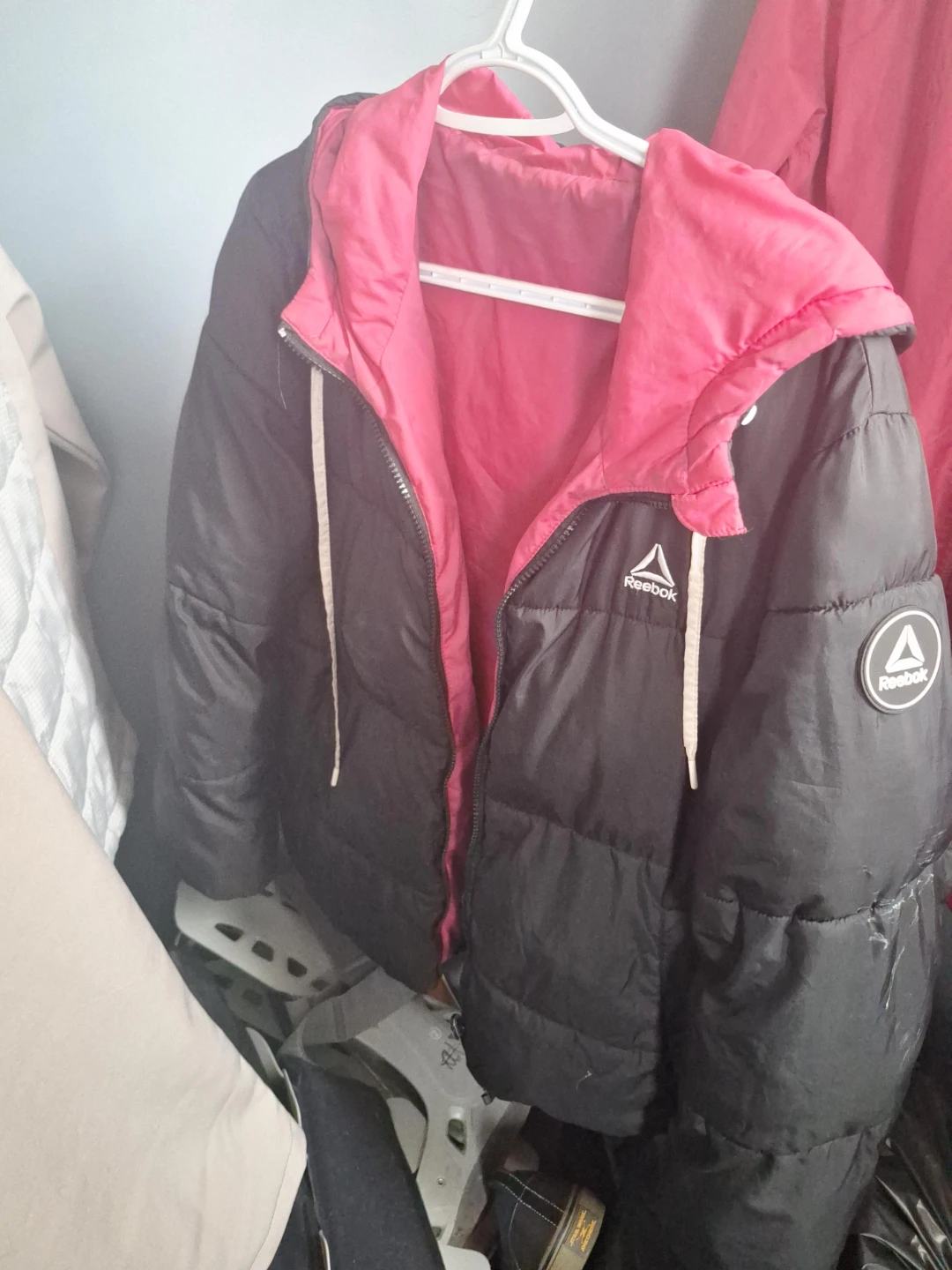 Reebok Puffer Jacket - Black & Pink