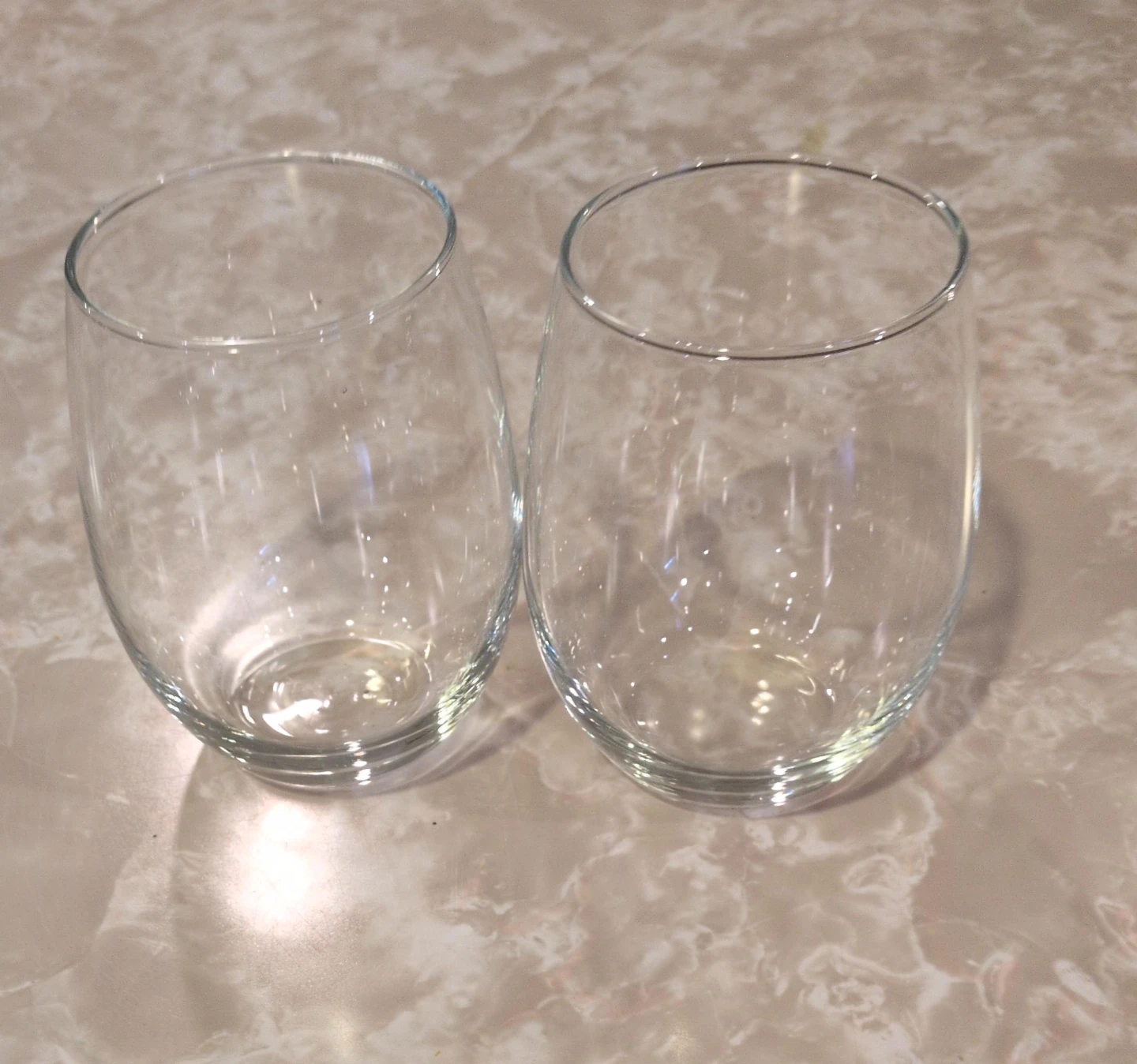 Stemless wine glasses
