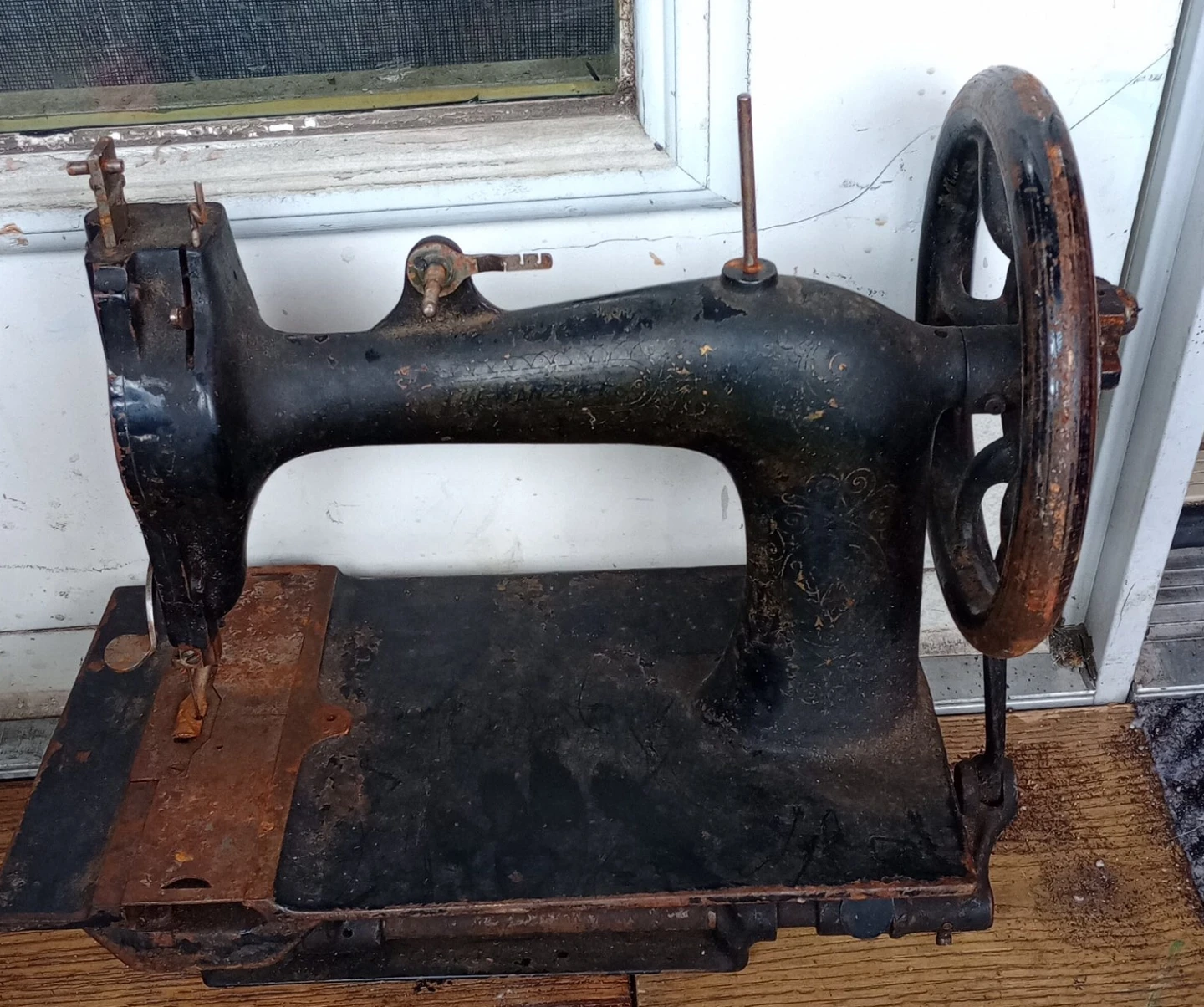 Vintage Sewing Machine - For Parts or Restoration