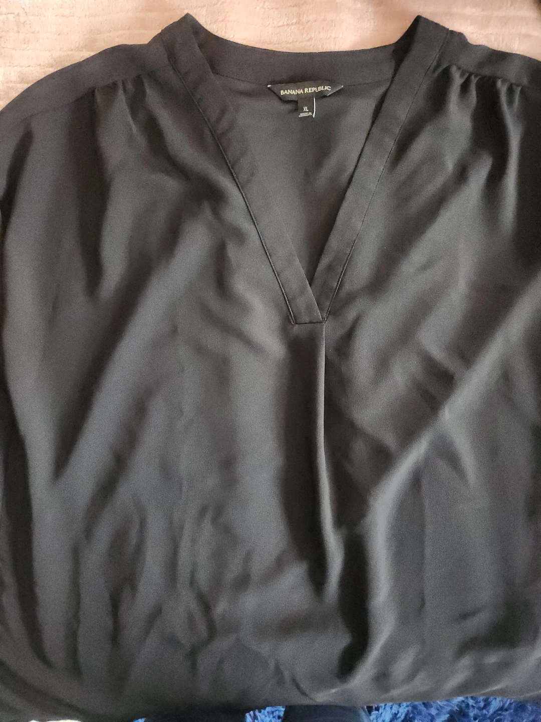 Banana Republic Black V-Neck Blouse XL