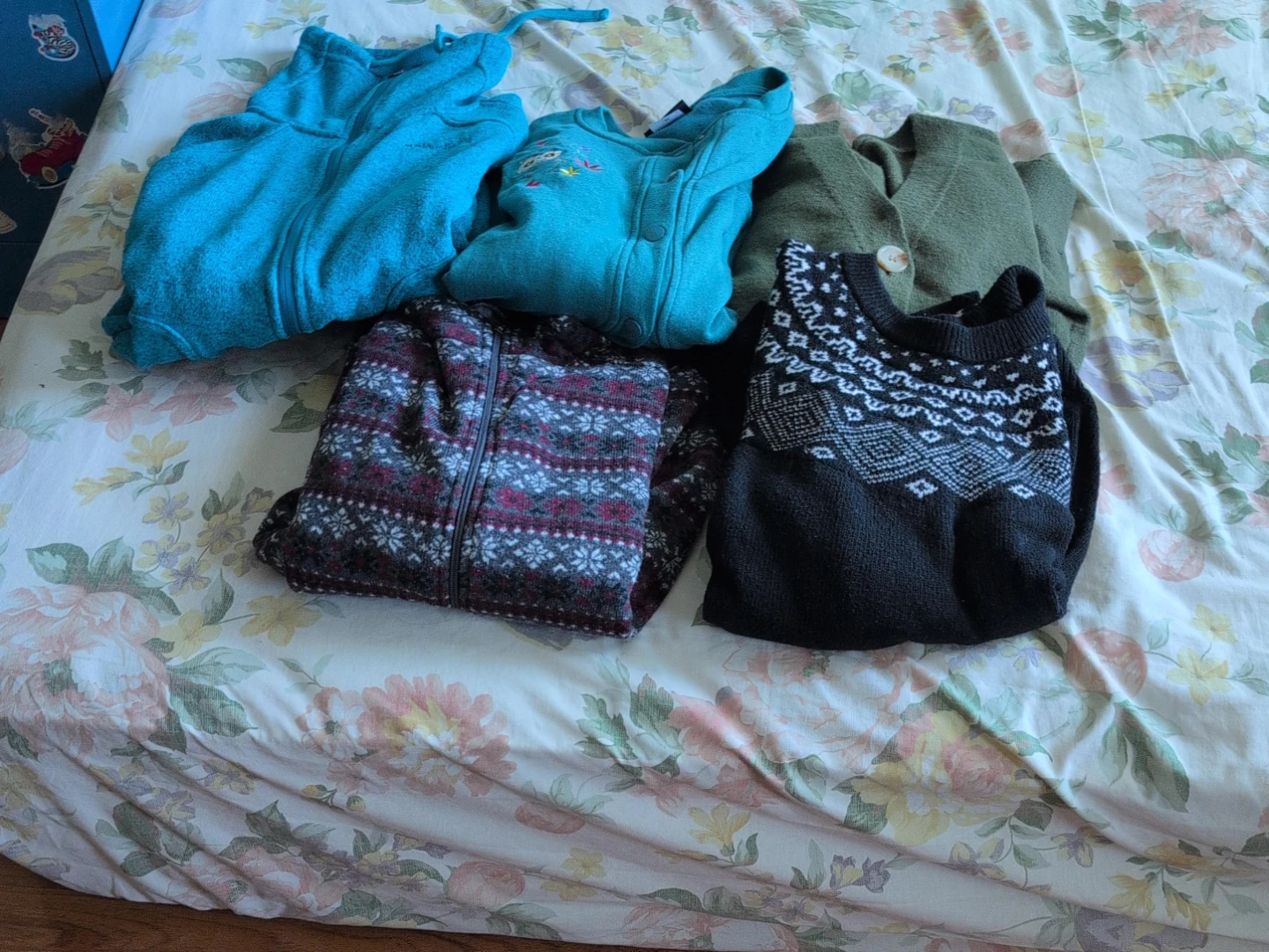 Bundle of 5 sweaters for women $7 each