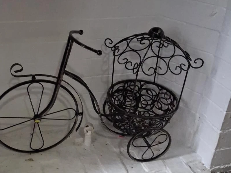 Black Metal Bicycle Plant Stand Basket