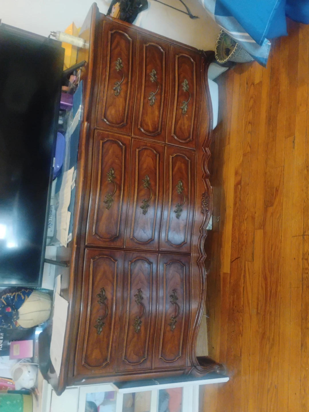 Nine  draw dresser like new