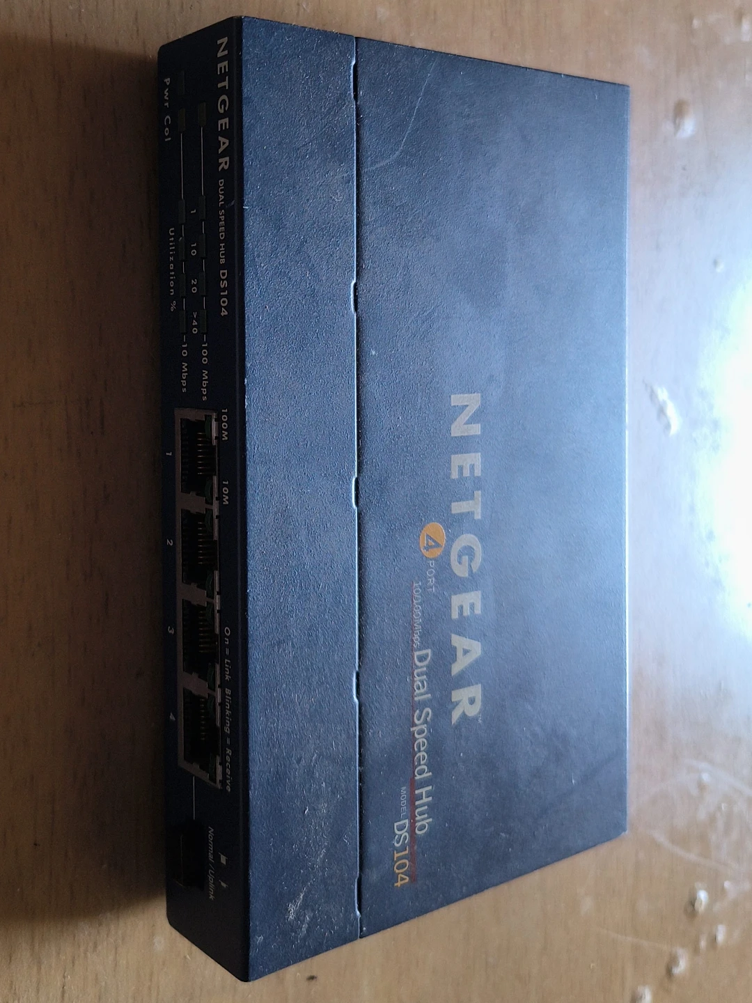NETGEAR DS104 Dual Speed Hub