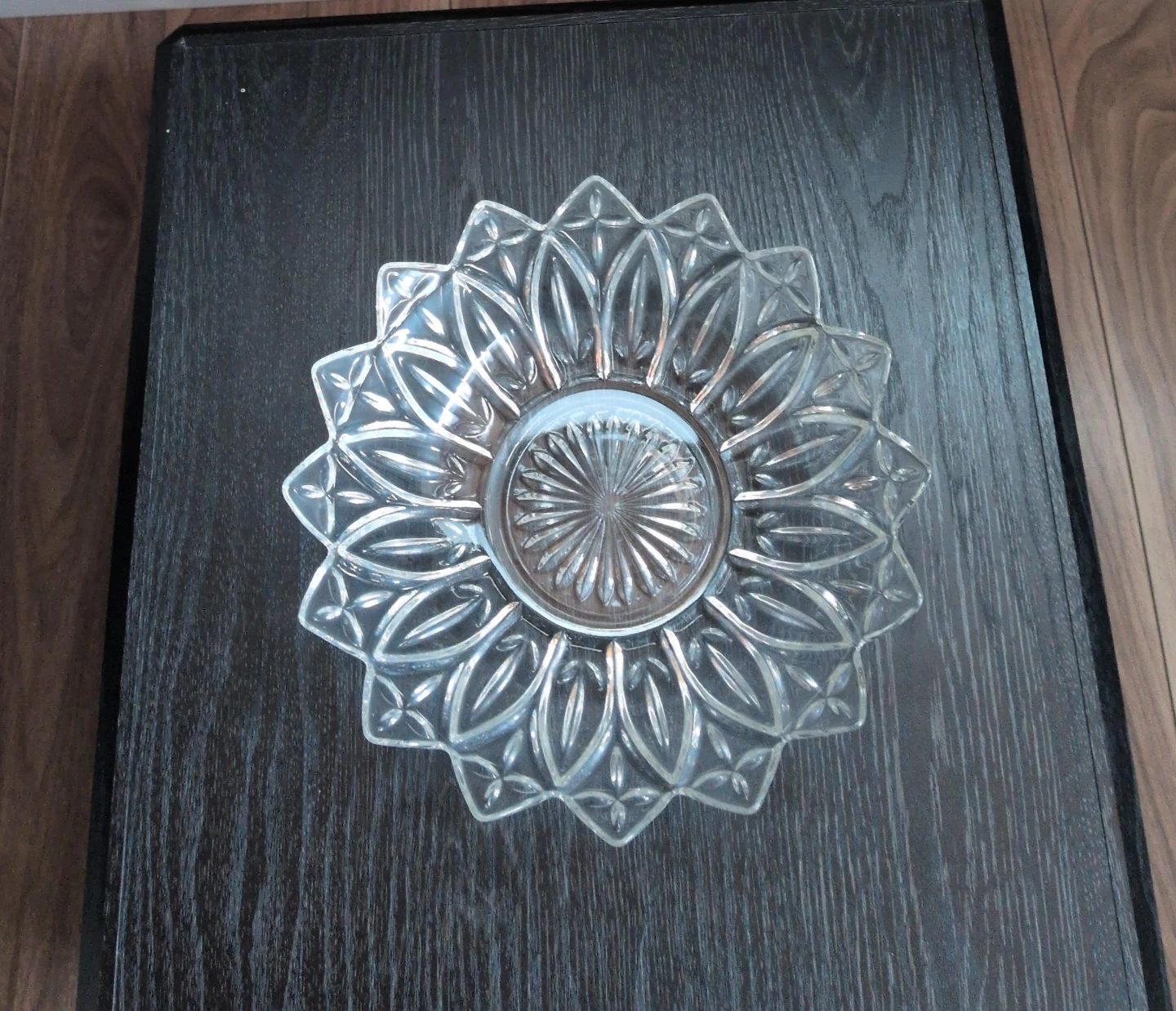 Pinwheel Crystal Fruit Bowl