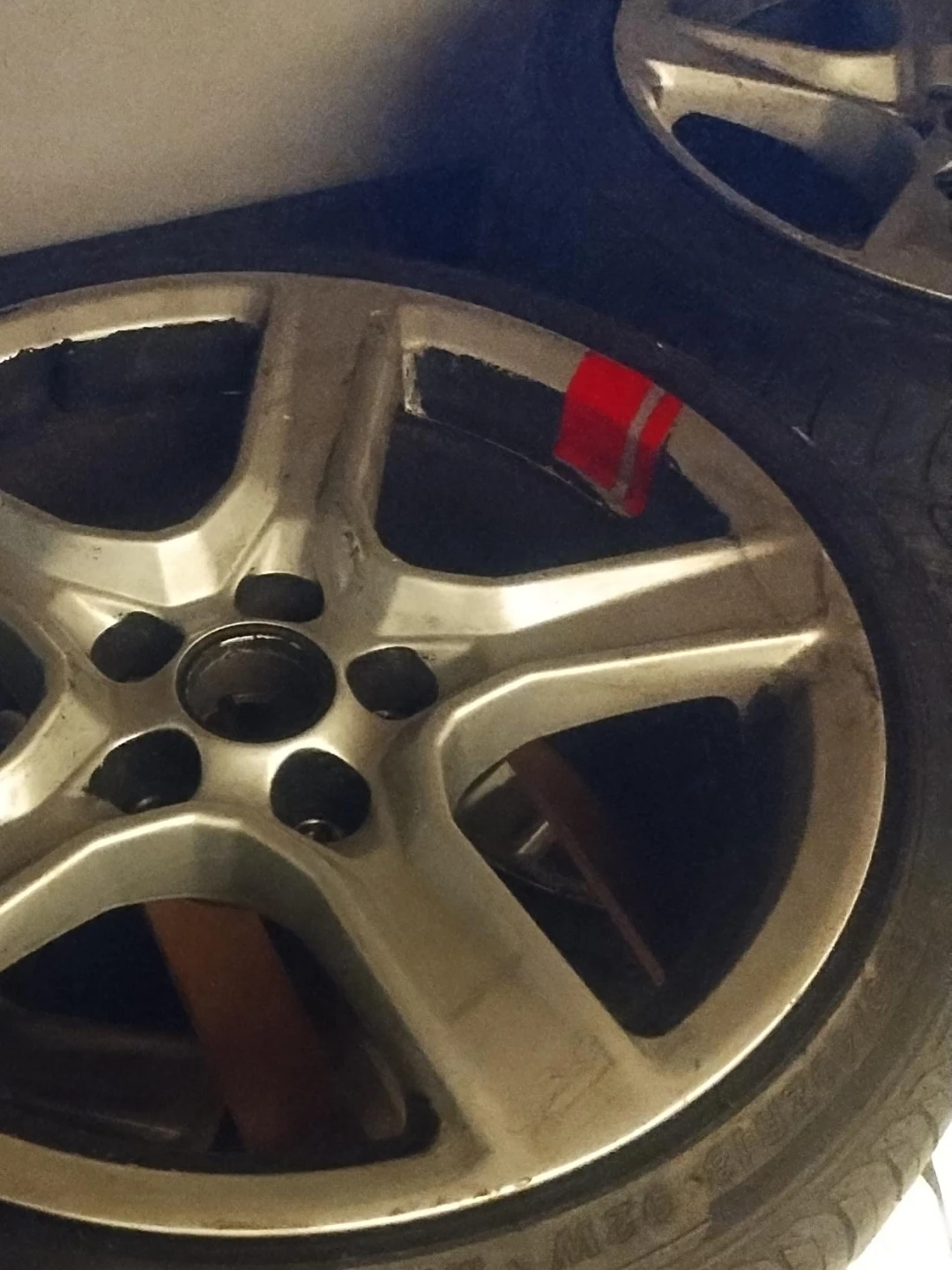 Set of 4 - 18x8.5J GM Alloy Wheels