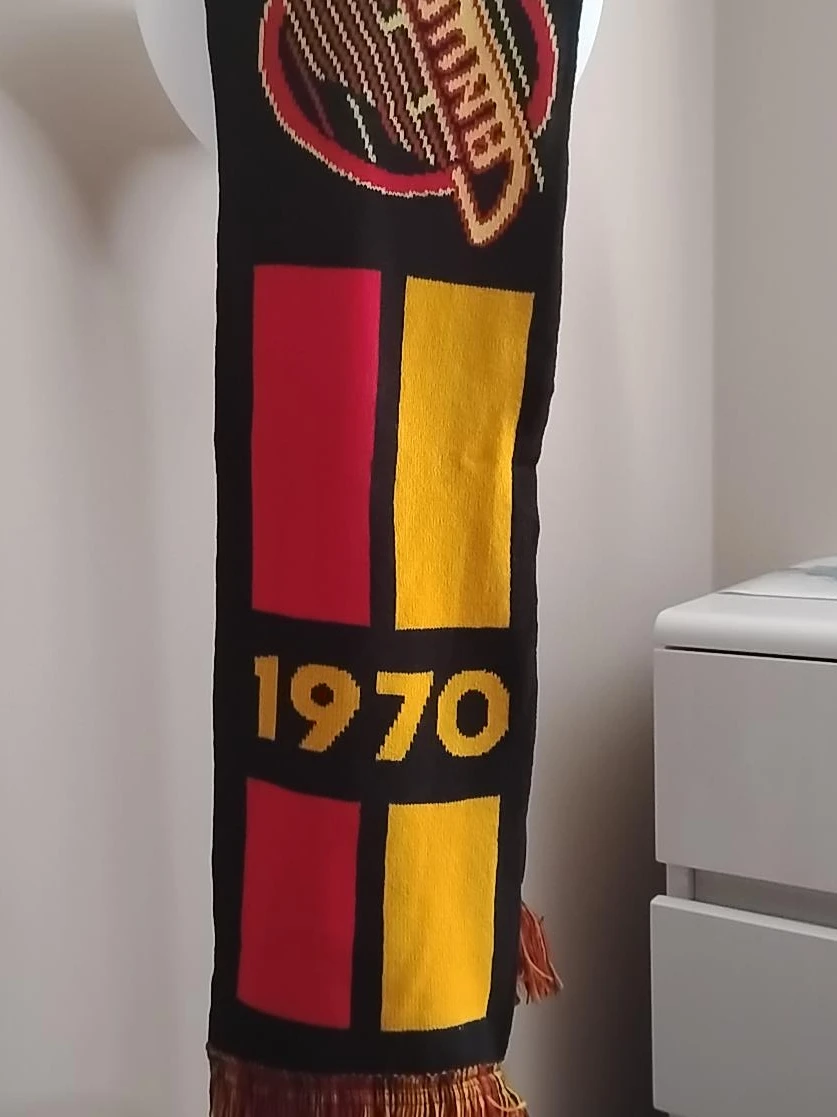 Vancouver Canucks vintage scarf