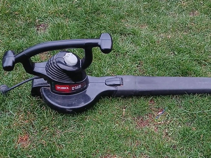 TORO Rake & Vac 3-in-1 Leaf Blower