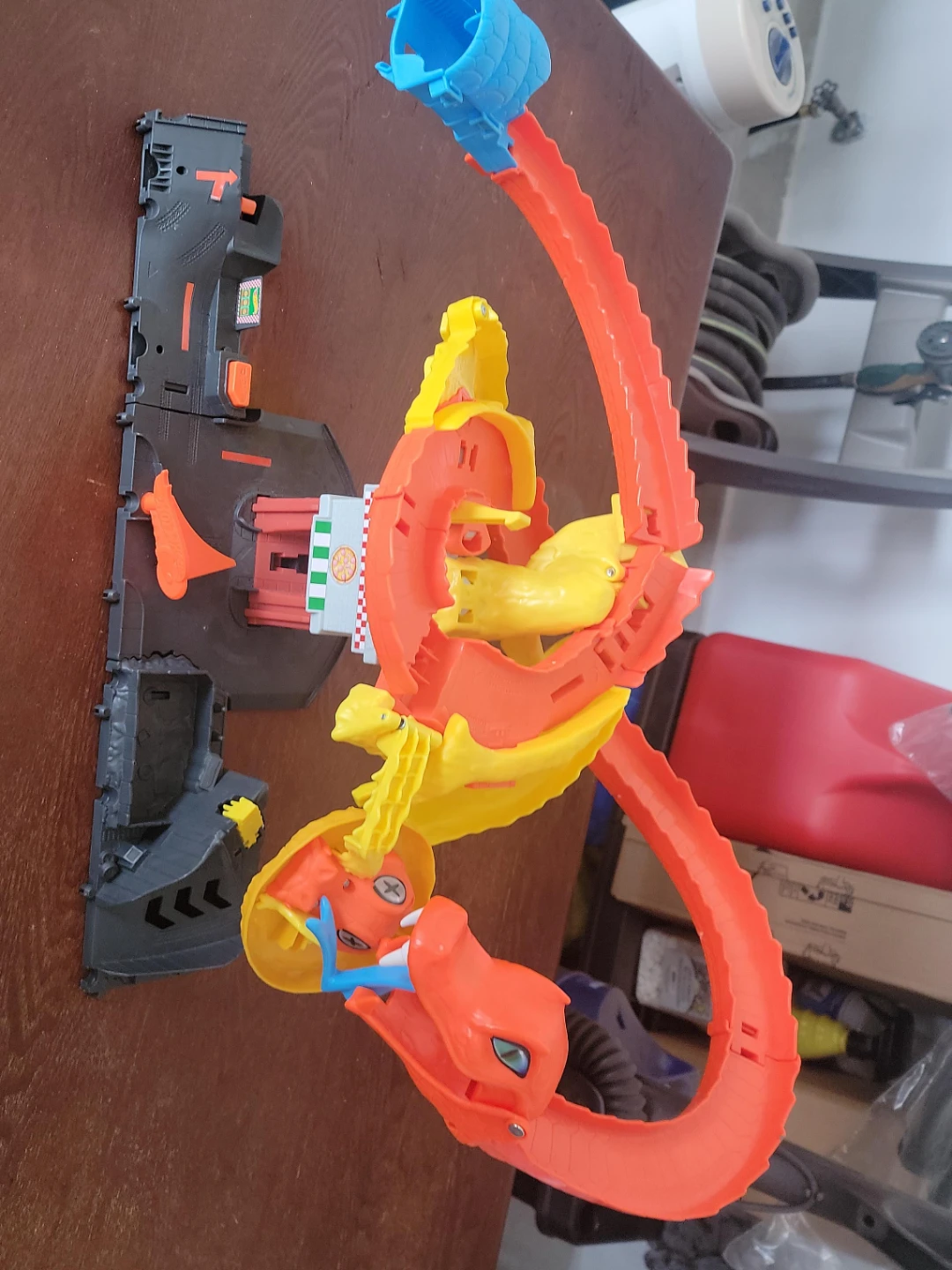 Hot Wheels Dragon Takedown Playset