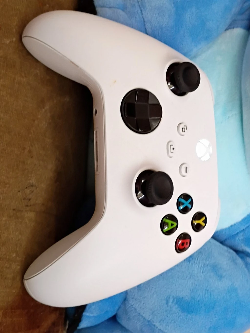 White Xbox Wireless Controller
