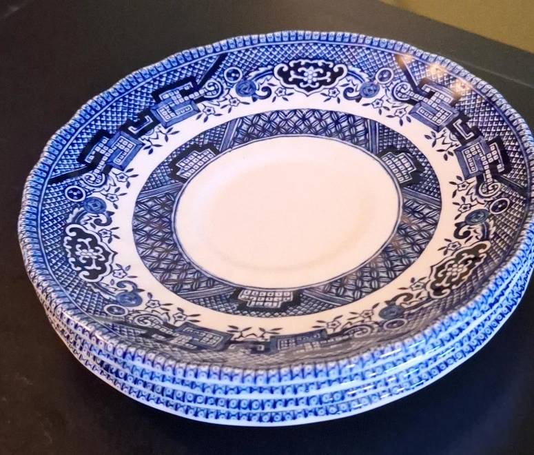 Set of 4 Blue Willow Pattern Small tea plates